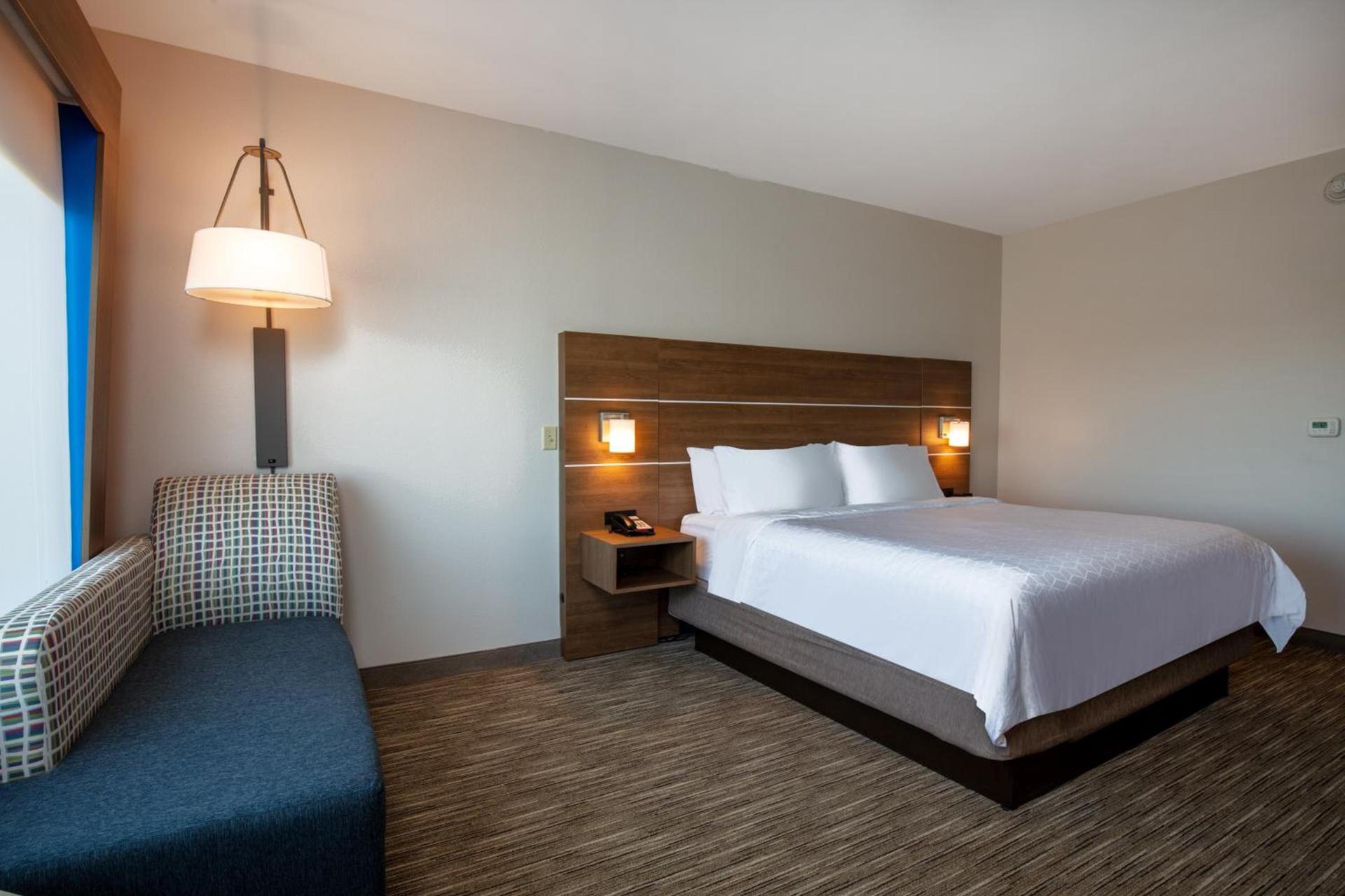 Holiday Inn Express & Suites - Beloit by IHG photo 48