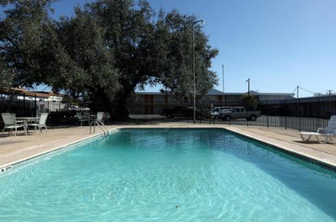Americas Best Value Inn Uvalde photo 22