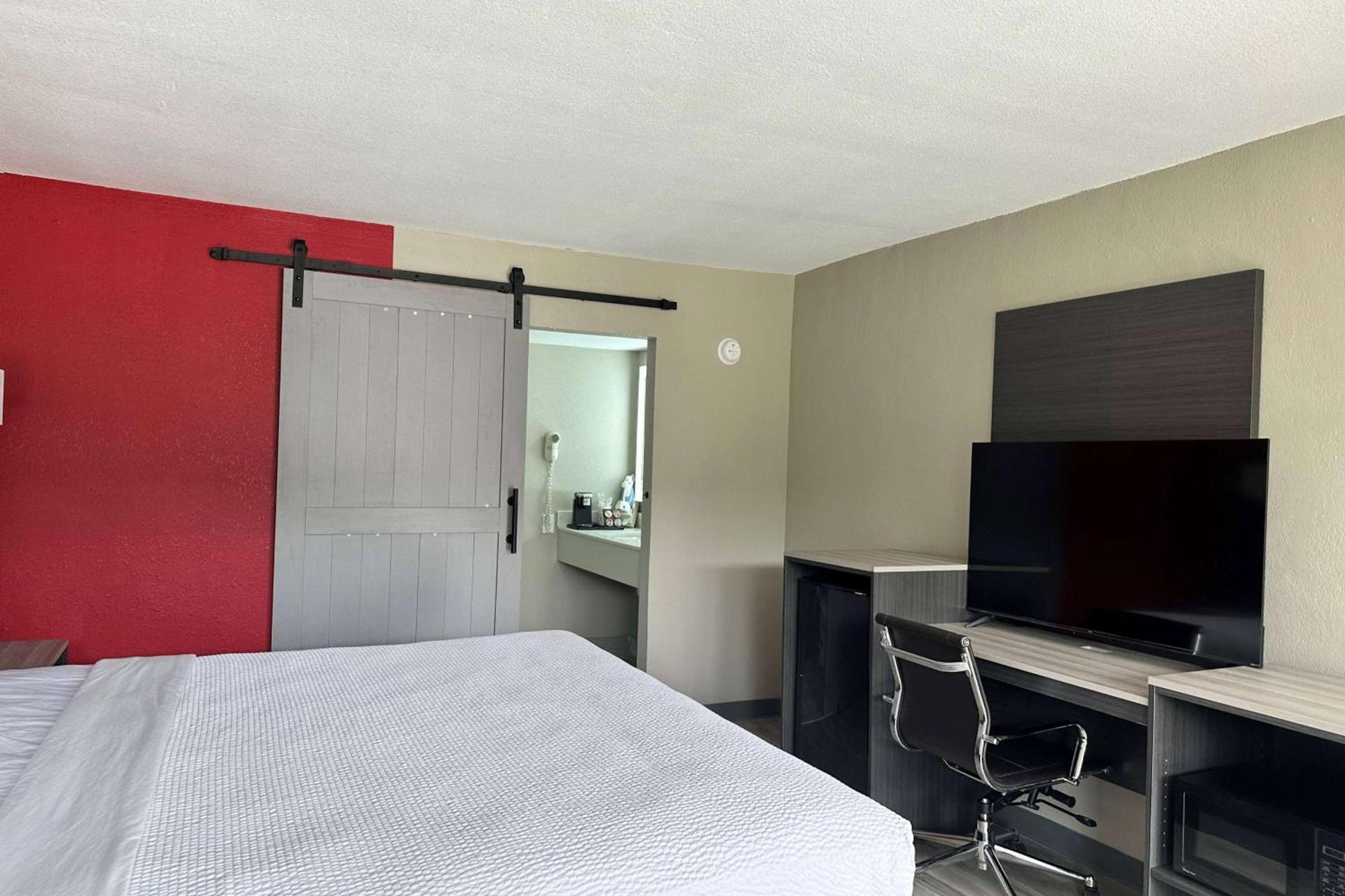 Ramada by Wyndham Cocoa photo 4