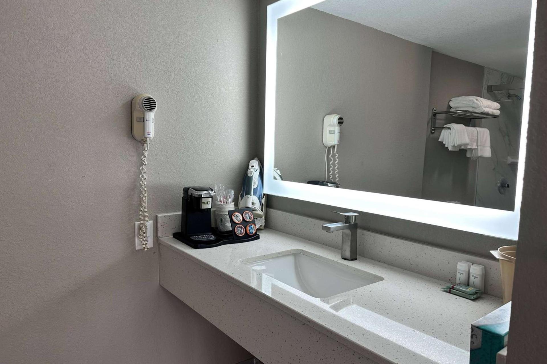 Ramada by Wyndham Cocoa photo 7
