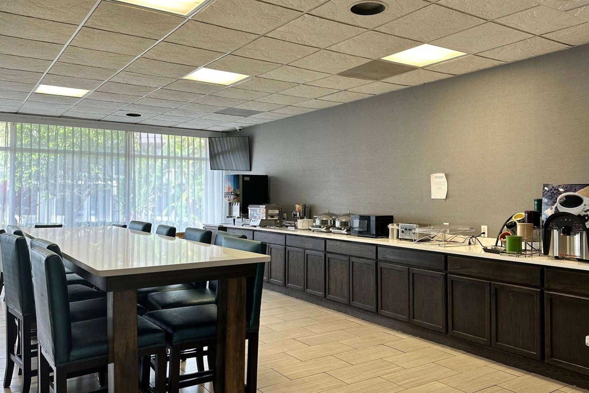 Ramada by Wyndham Cocoa photo 8