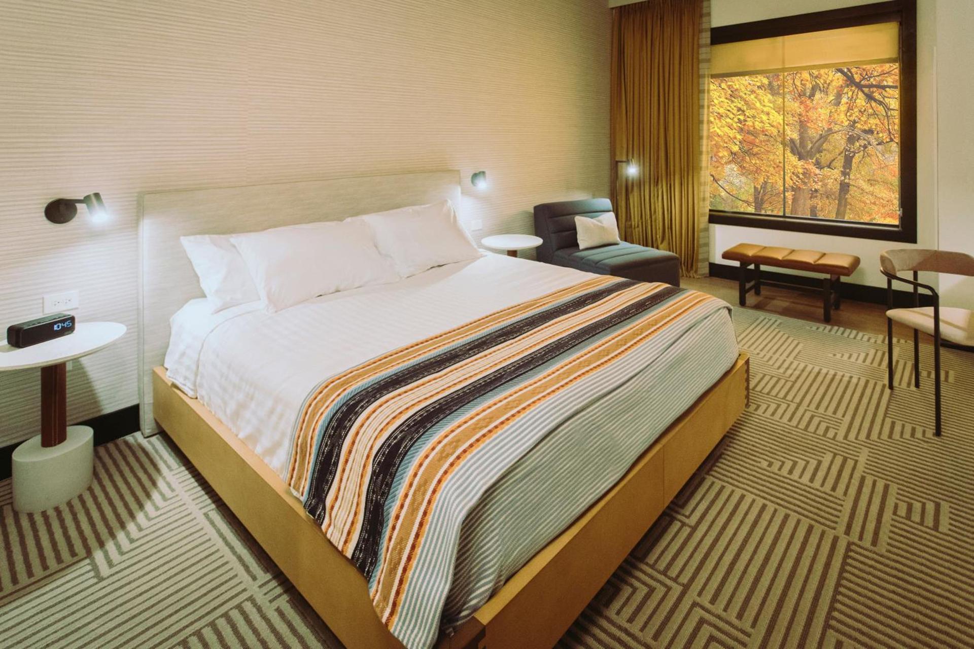 Hotel Tupelo, a Wyndham Hotel photo 2