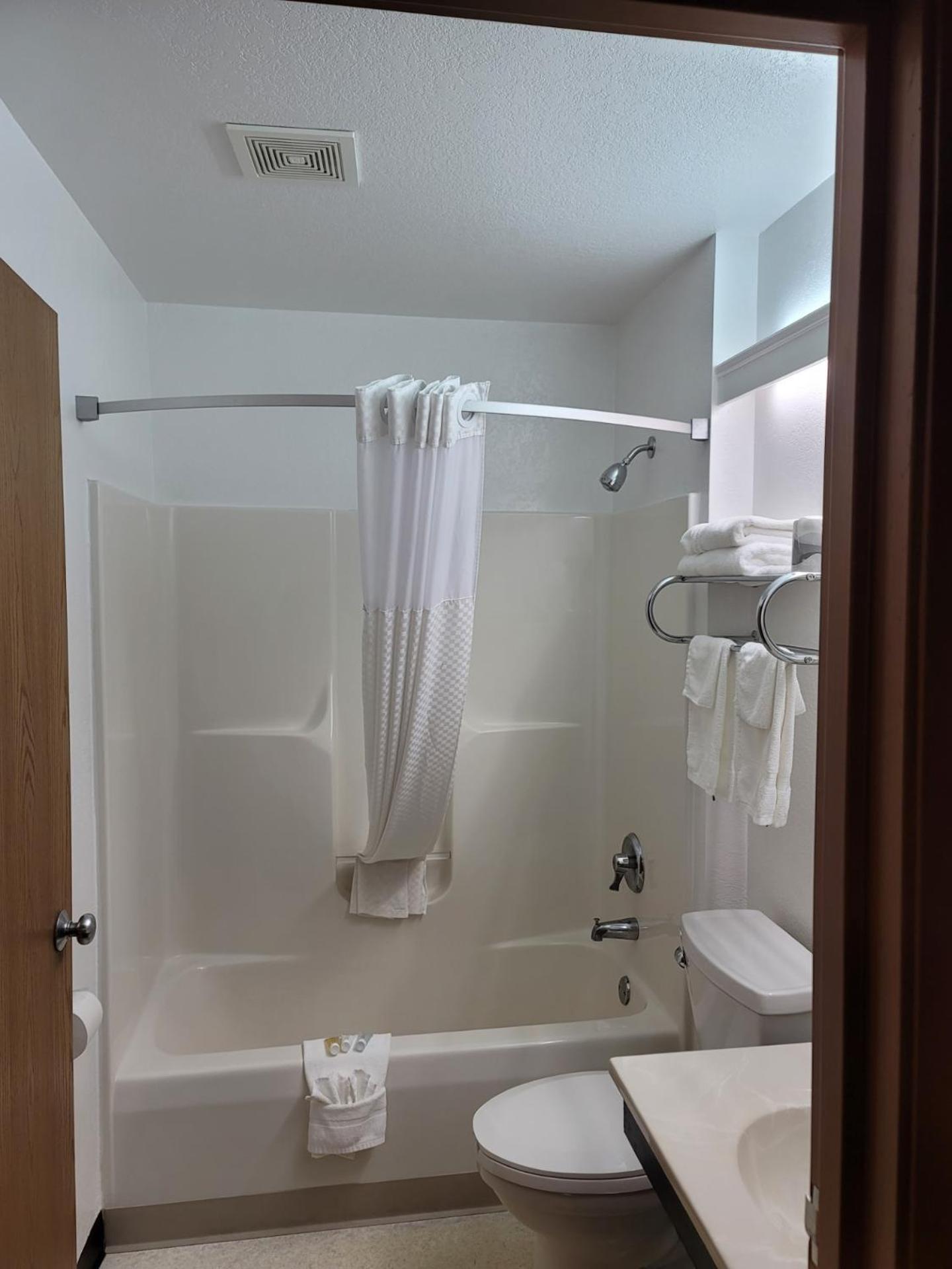 Super 8 by Wyndham Ionia MI photo 24