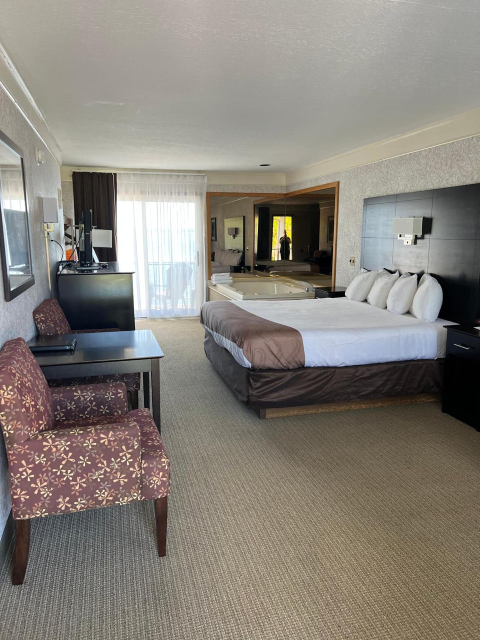 Quality Inn Lakefront photo 31