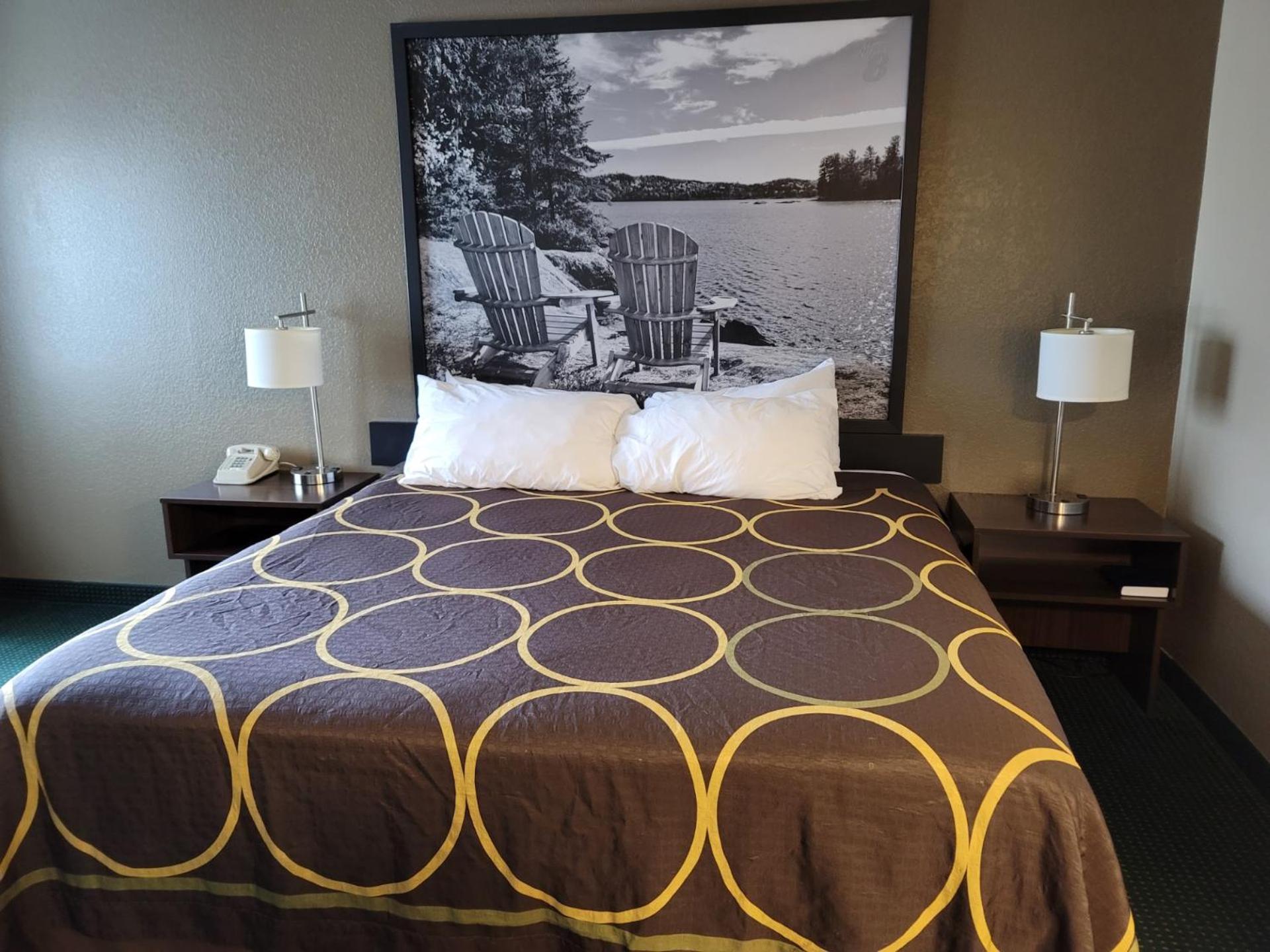 Super 8 by Wyndham Ionia MI photo 28