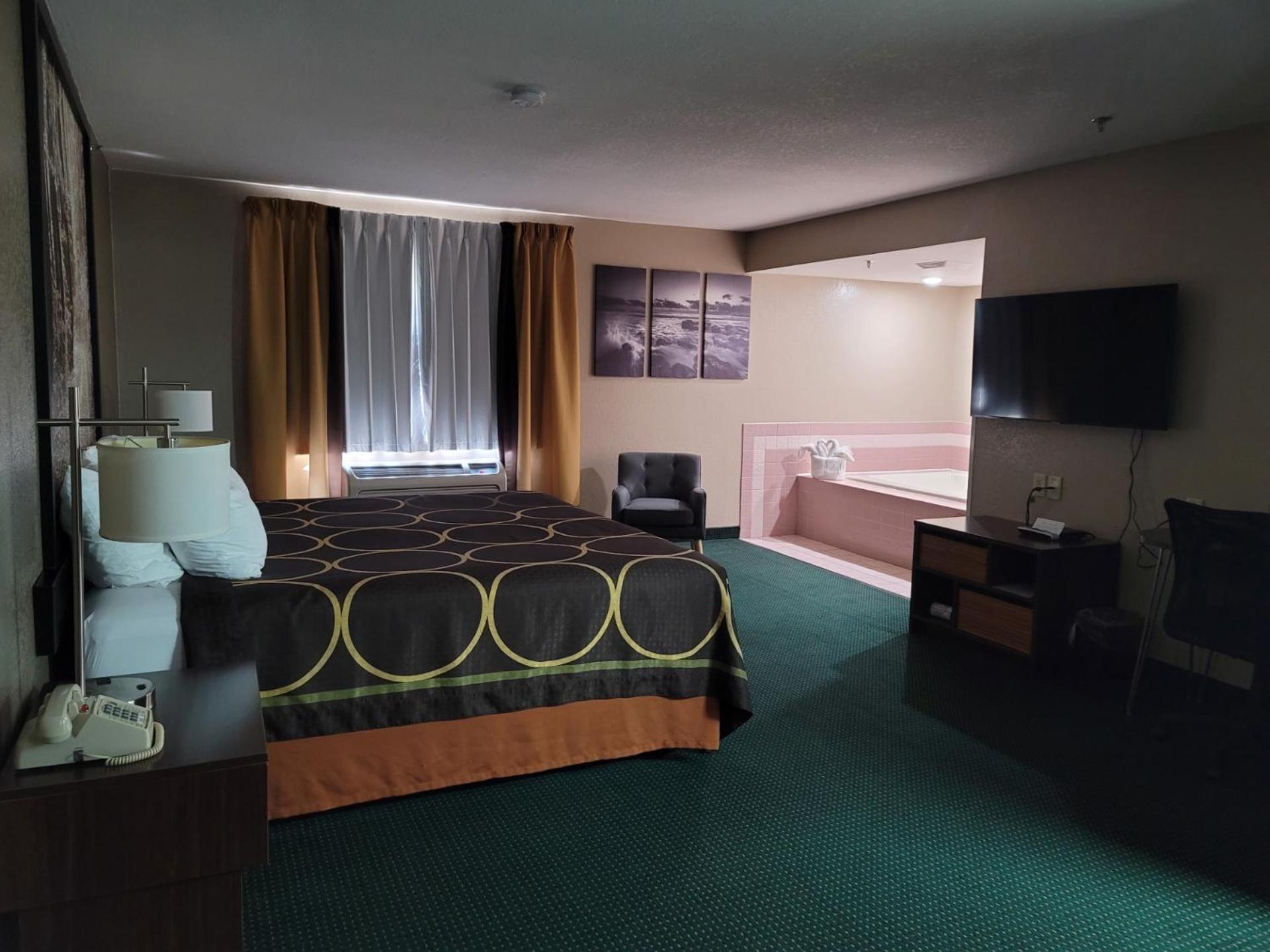 Super 8 by Wyndham Ionia MI photo 29