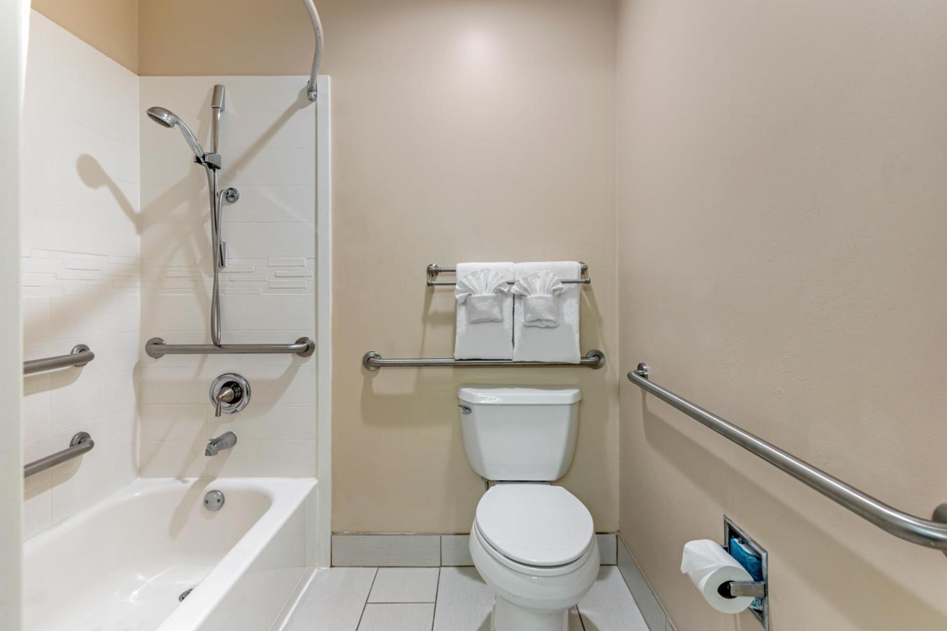 Quality Inn & Suites Anaheim Maingate photo 65
