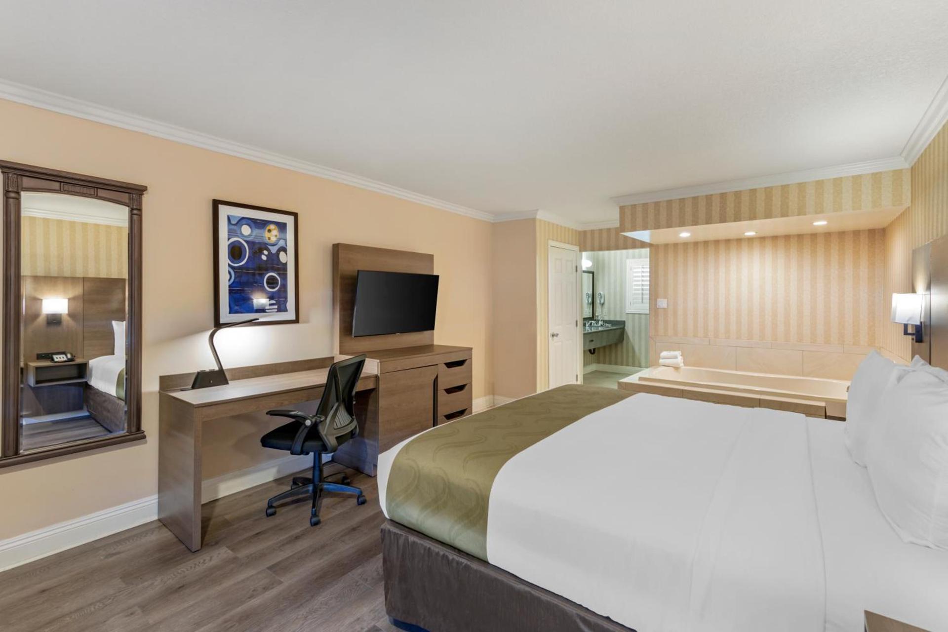 Quality Inn & Suites Anaheim Maingate photo 67