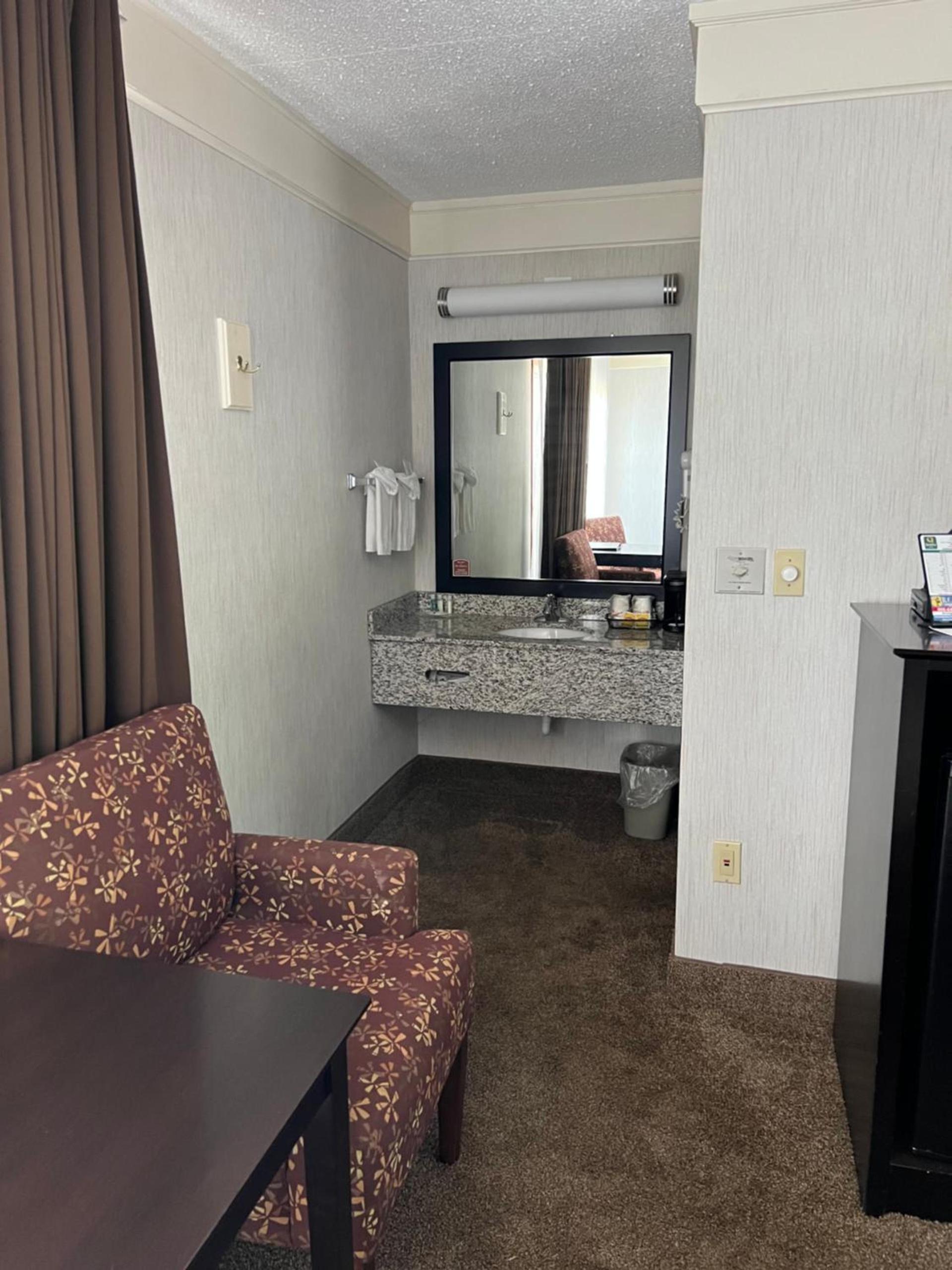 Quality Inn Lakefront photo 39
