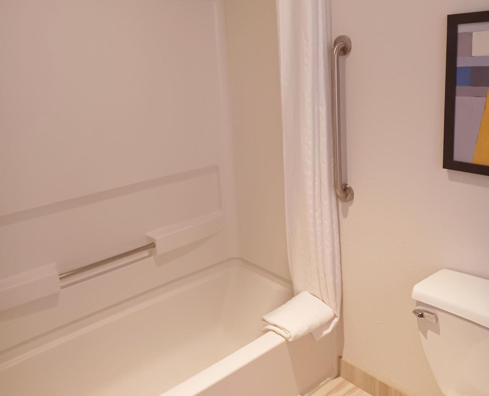 Comfort Inn Edinburgh - Columbus photo 52