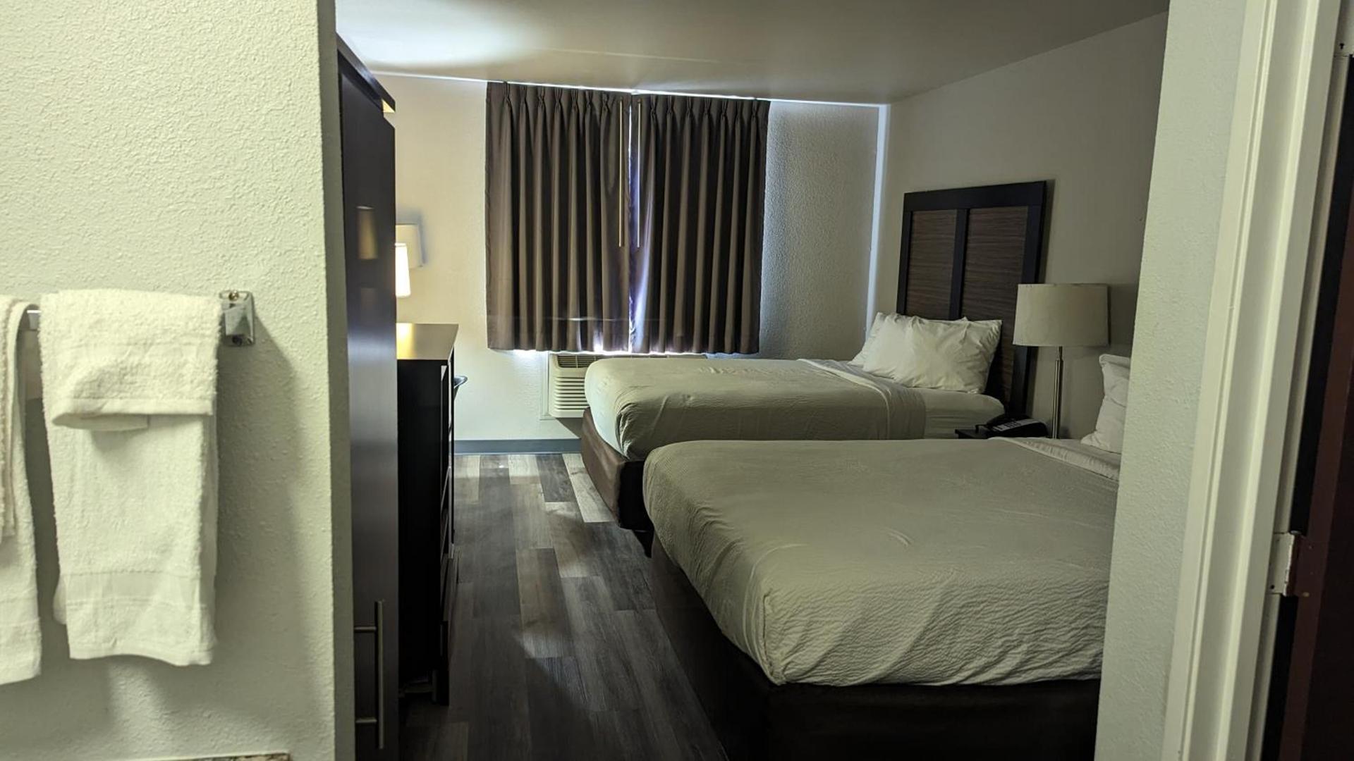 Motel 6 Lancaster photo 9