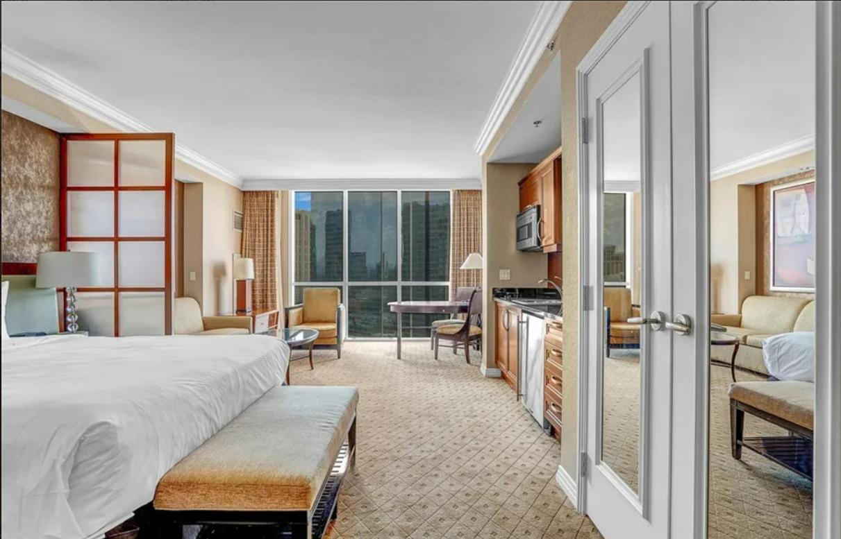 Signature MGM Suite with Strip and Sphere View photo 2
