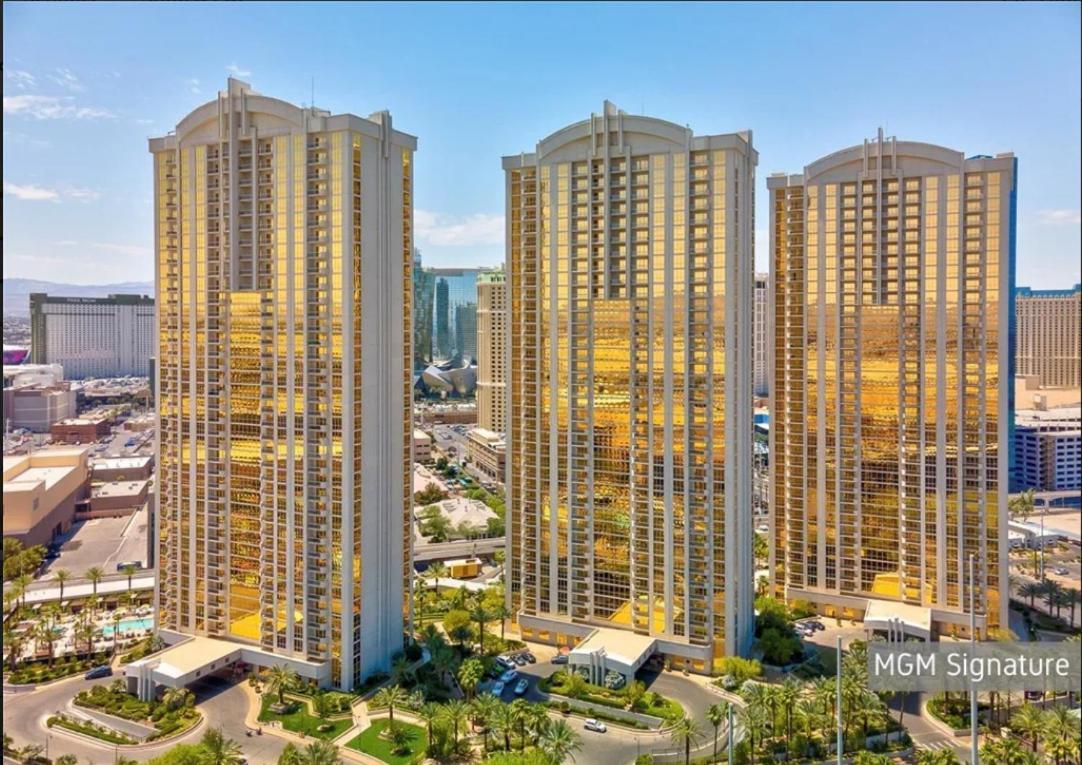 Signature MGM Suite with Strip and Sphere View photo 1