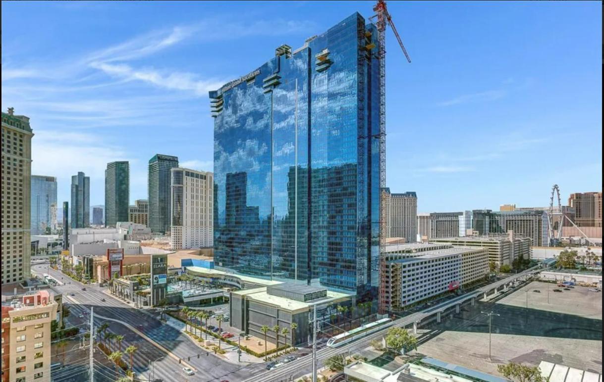 Signature MGM Suite with Strip and Sphere View photo 14
