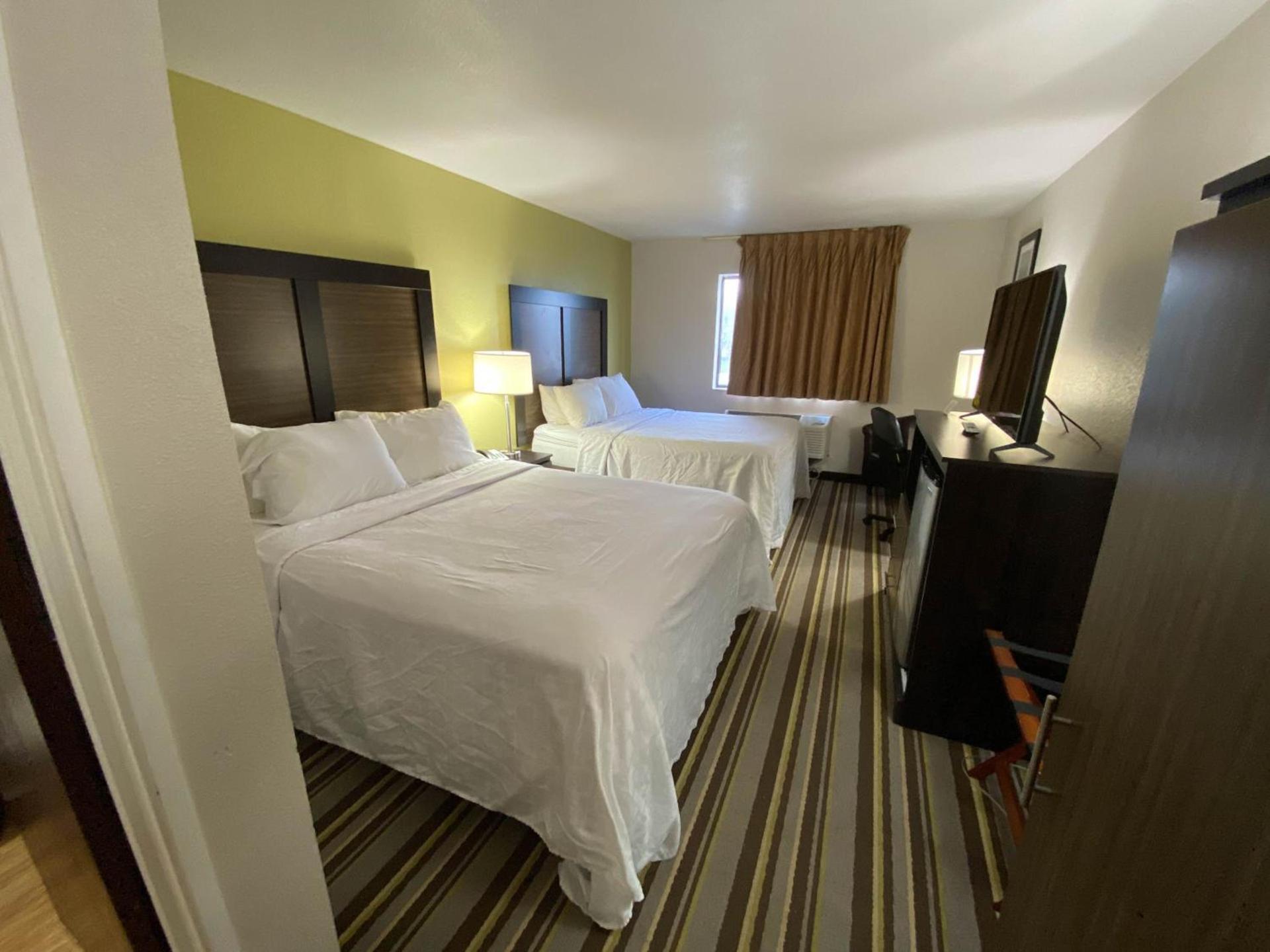 Motel 6 Lancaster photo 12