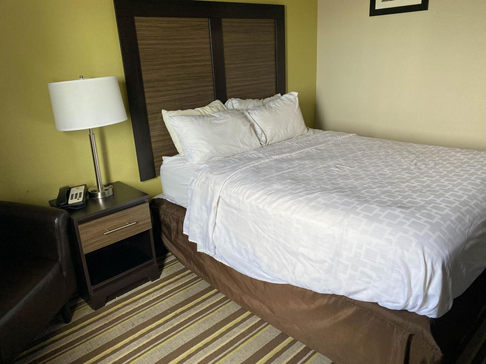 Motel 6 Lancaster photo 16