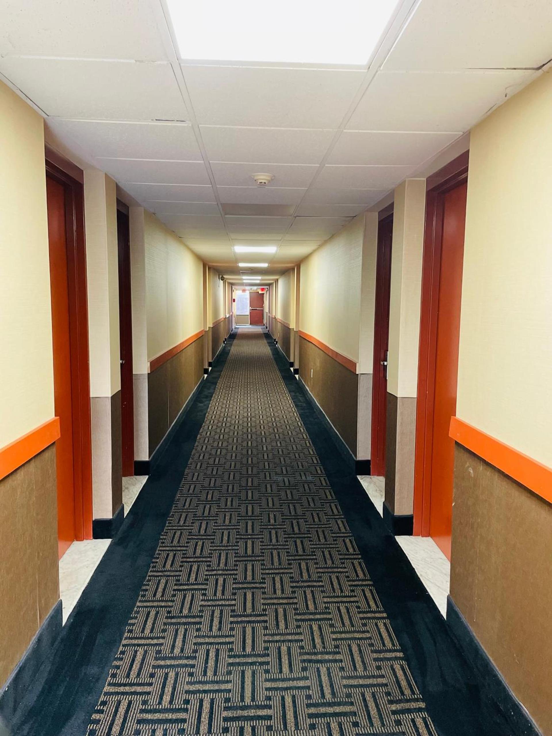Super 8 by Wyndham Gloucester photo 20