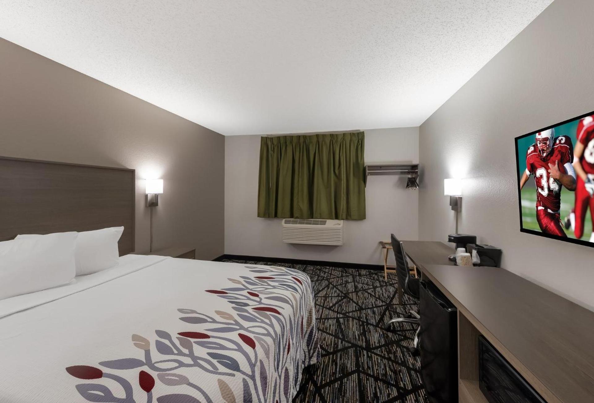 Red Roof Inn Mansfield photo 24