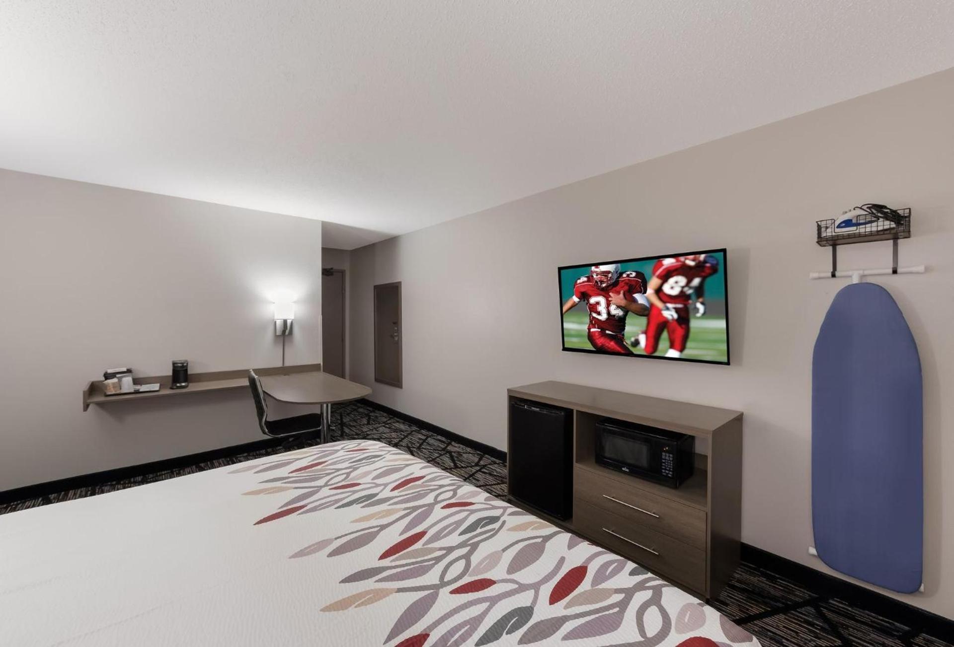 Red Roof Inn Mansfield photo 18