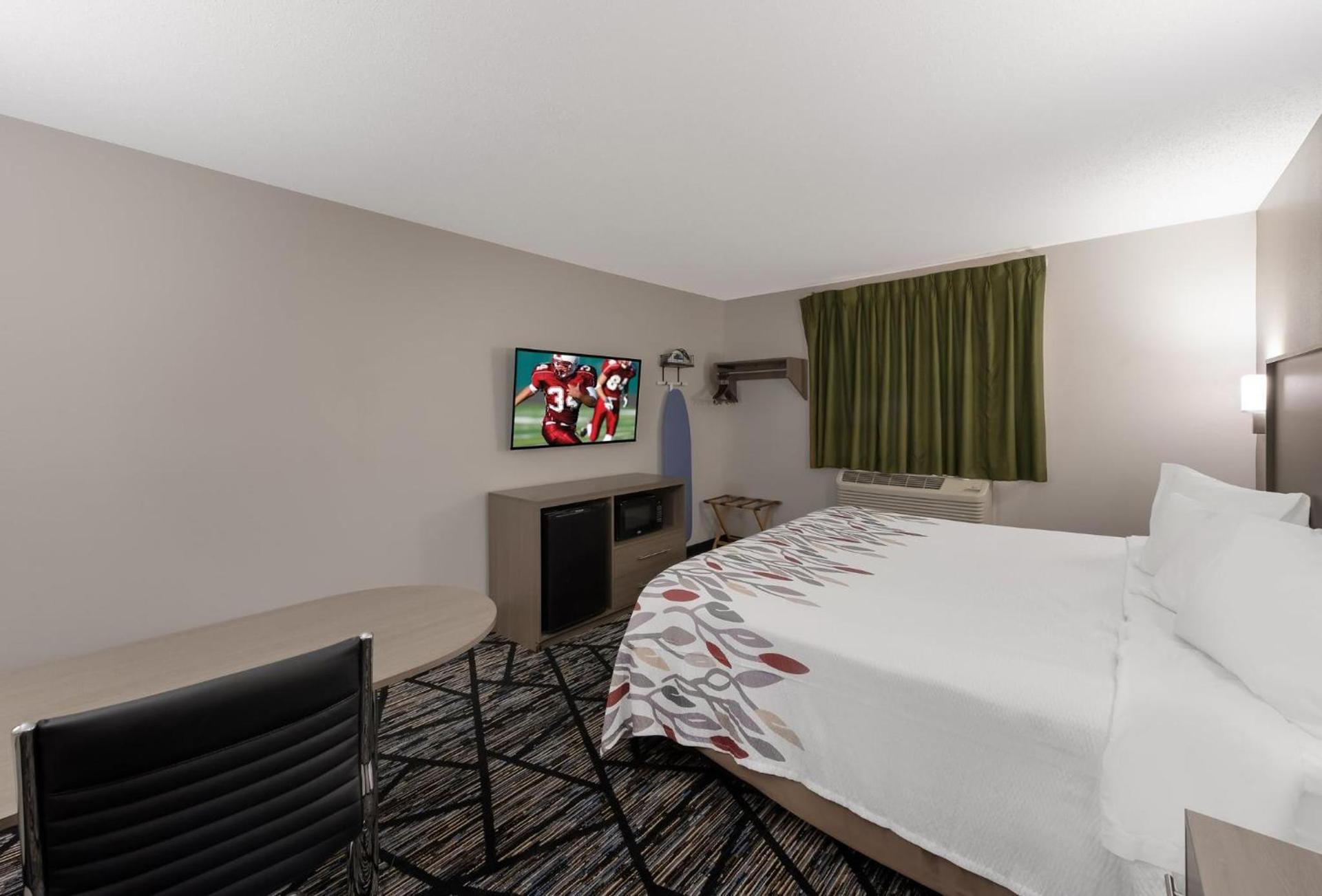 Red Roof Inn Mansfield photo 16