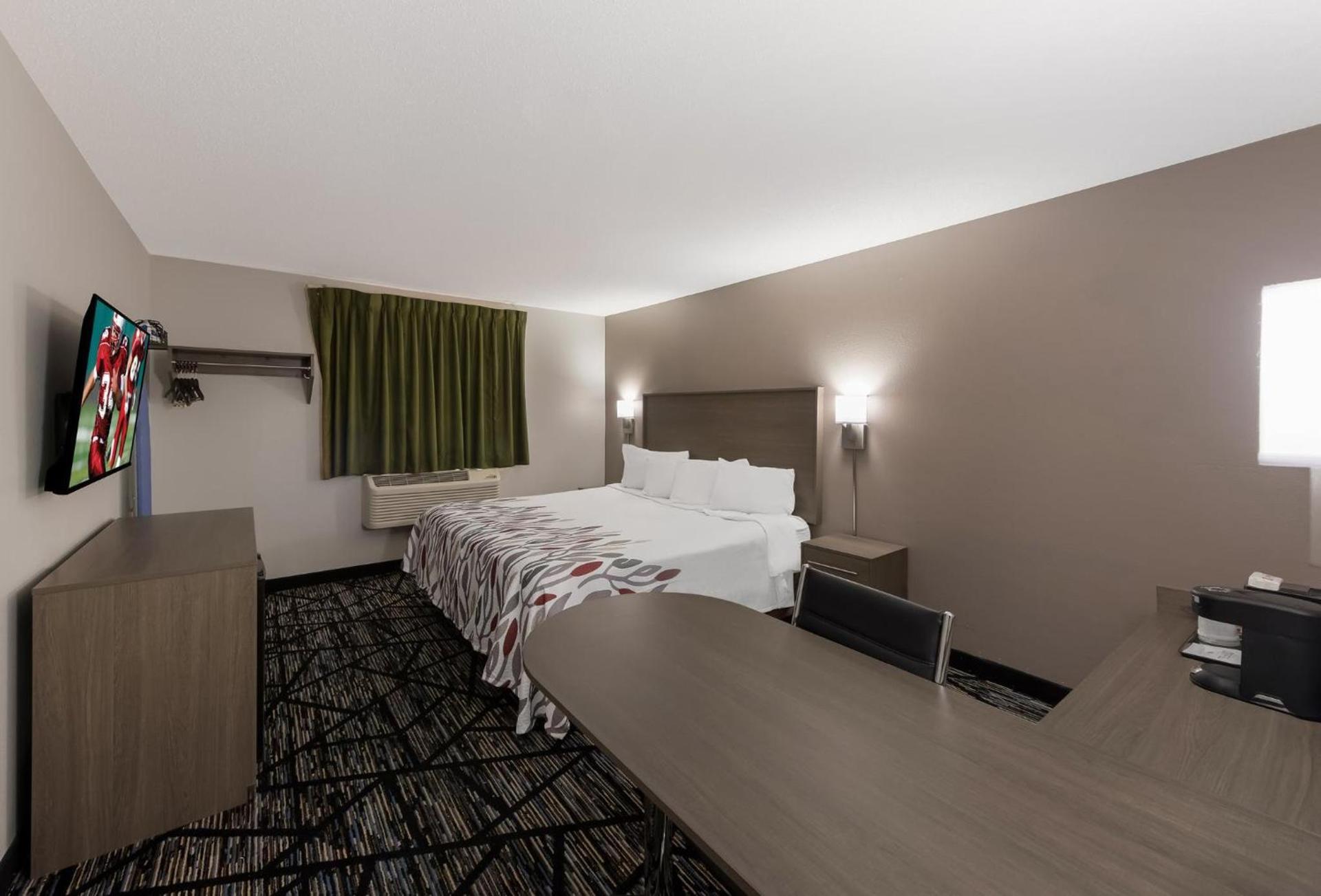 Red Roof Inn Mansfield photo 15