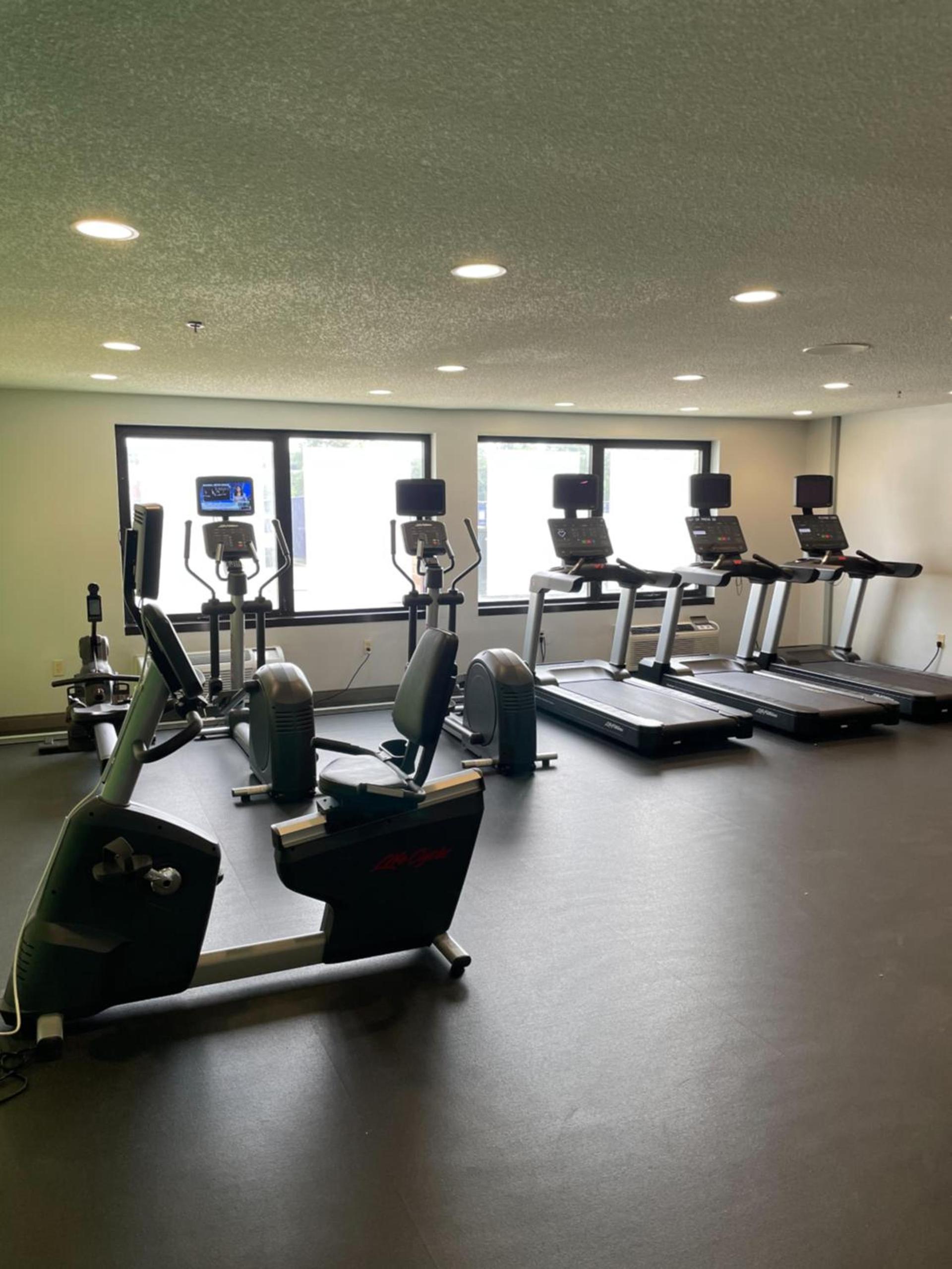Holiday Inn Newark International Airport photo 15