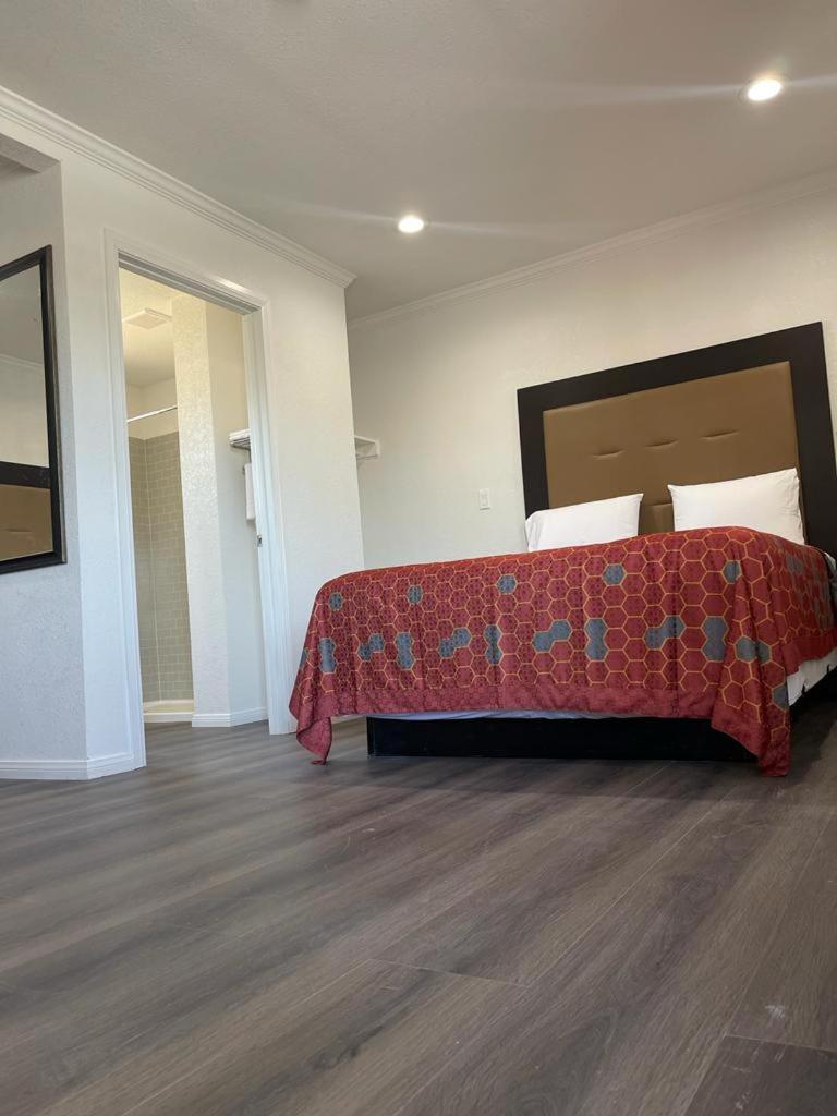 Palm Inn photo 3