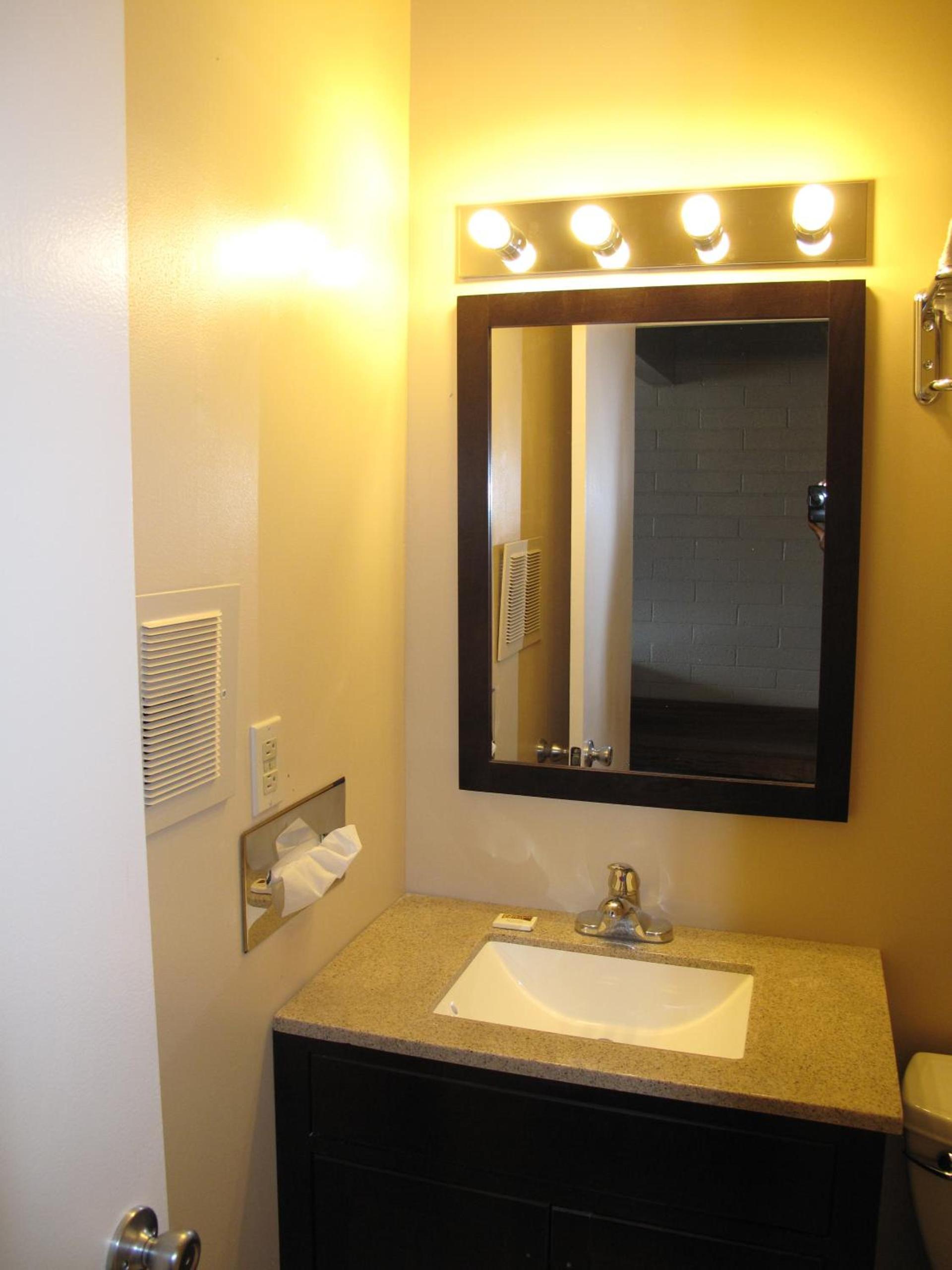 West Inn NAU - Downtown Flagstaff photo 35