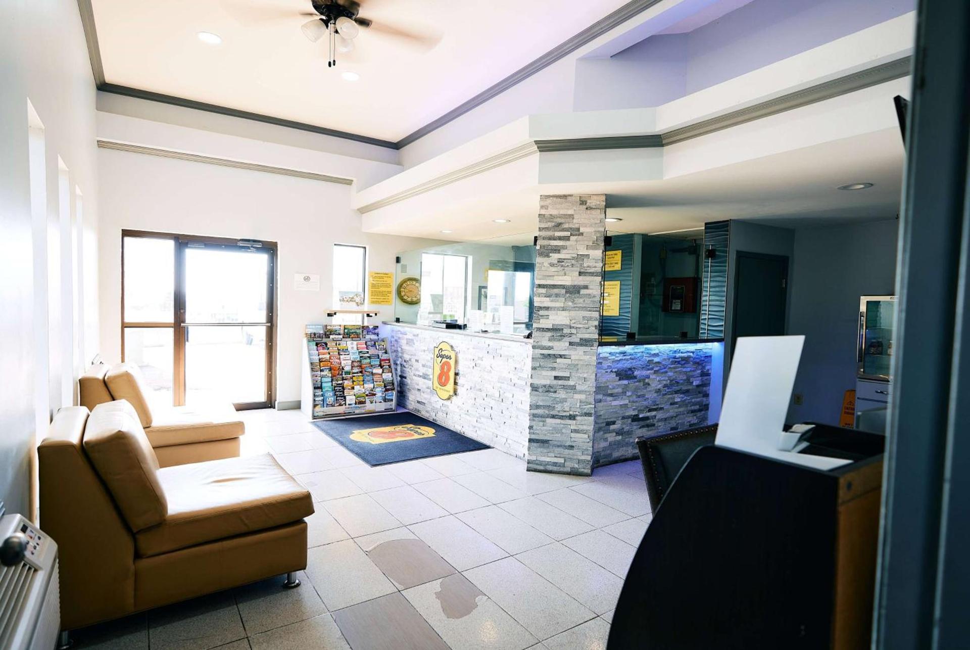 Super 8 by Wyndham Pueblo photo 5