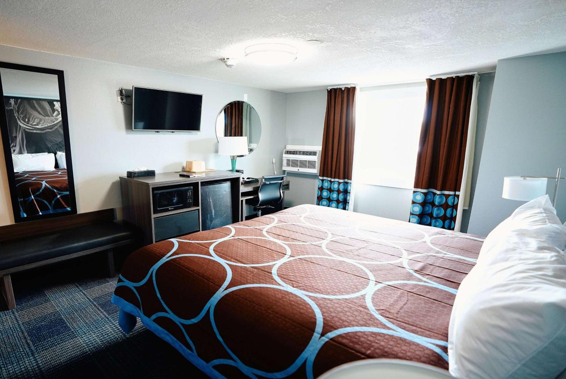 Super 8 by Wyndham Pueblo photo 21