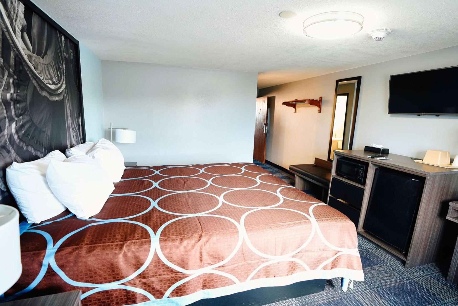 Super 8 by Wyndham Pueblo photo 22