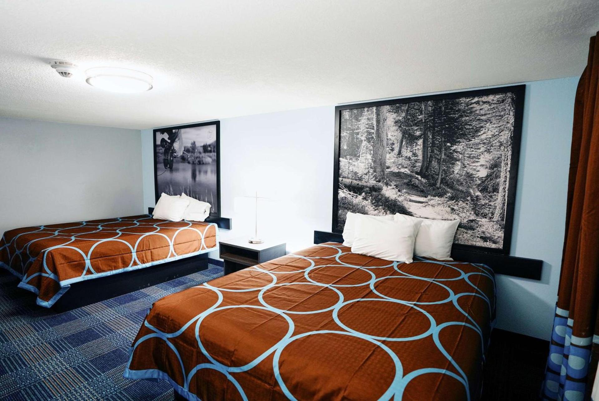 Super 8 by Wyndham Pueblo photo 23
