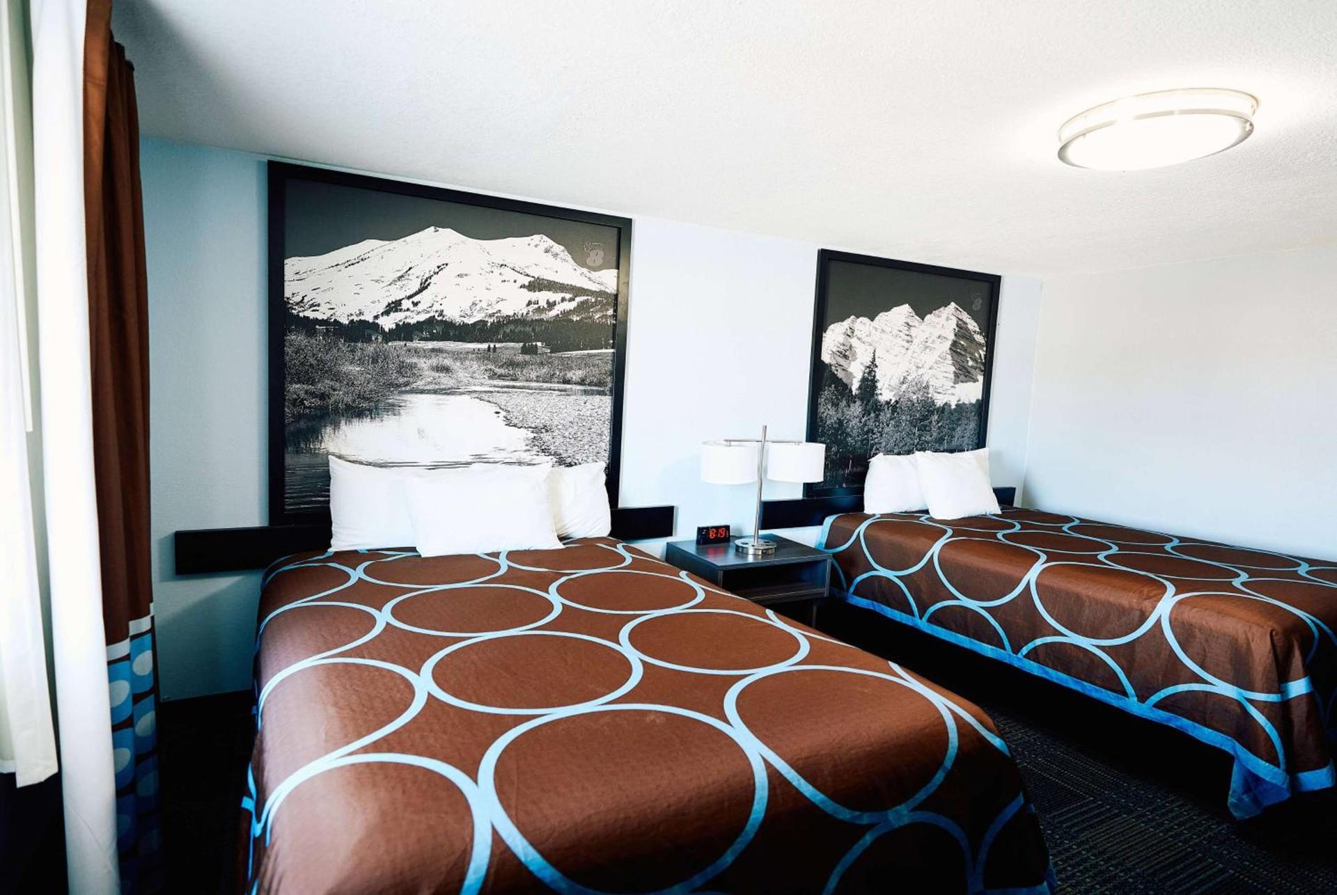 Super 8 by Wyndham Pueblo photo 26