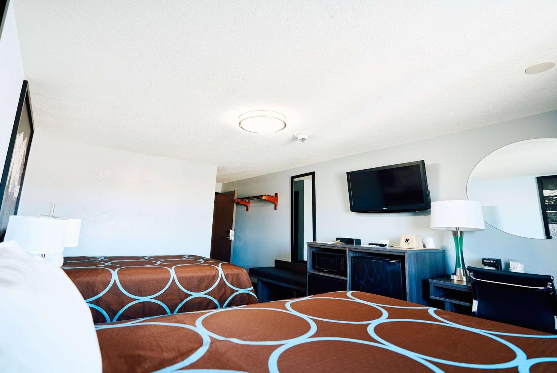 Super 8 by Wyndham Pueblo photo 25