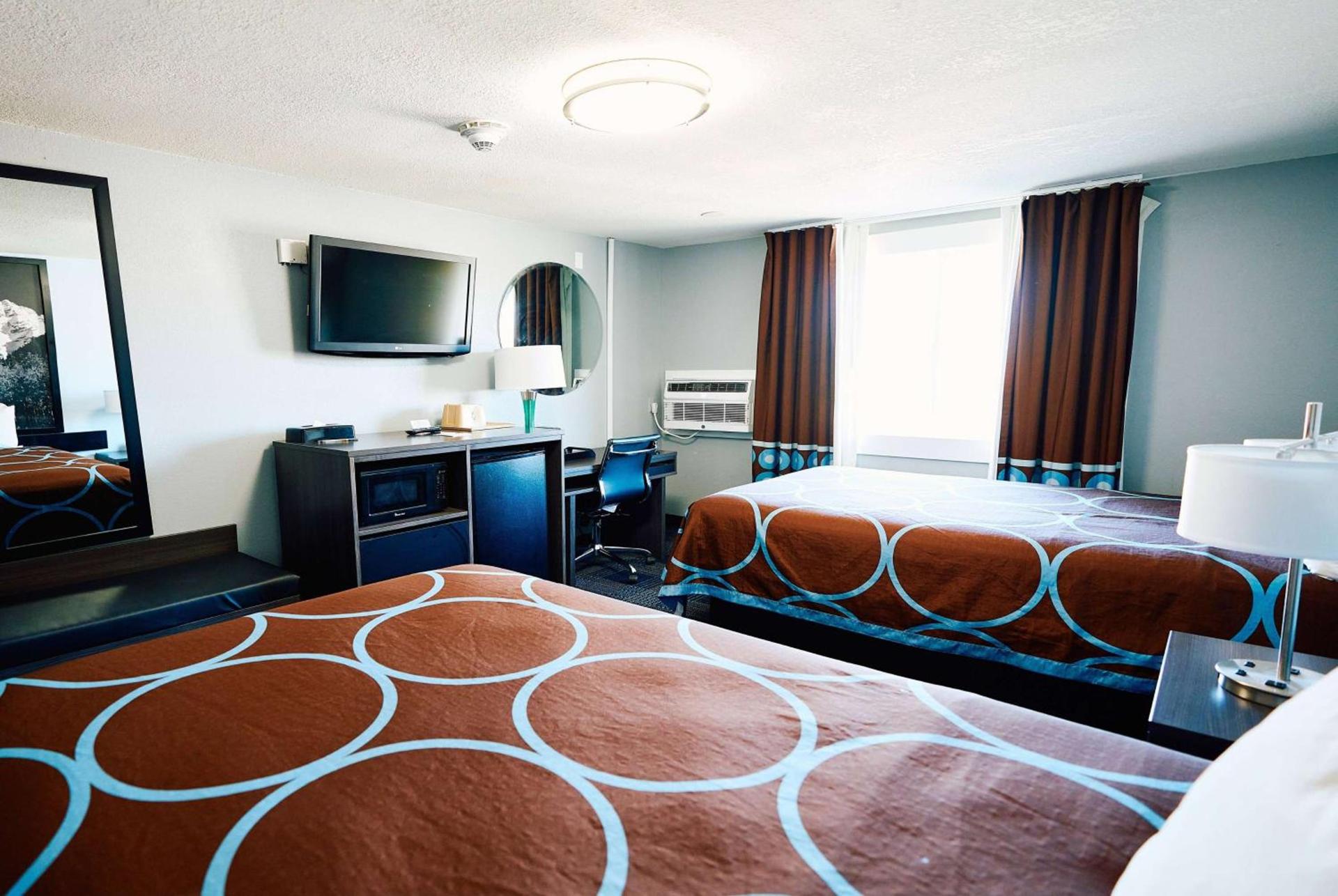 Super 8 by Wyndham Pueblo photo 27