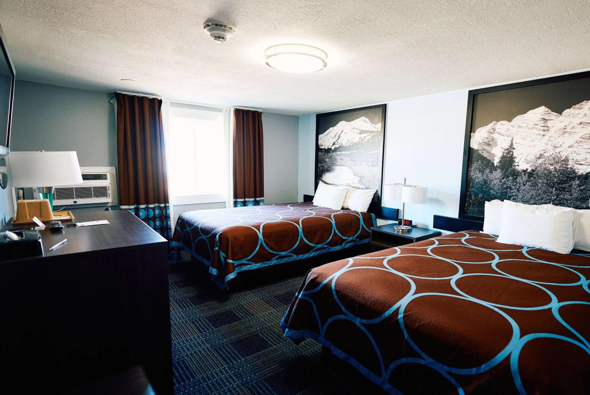 Super 8 by Wyndham Pueblo photo 28