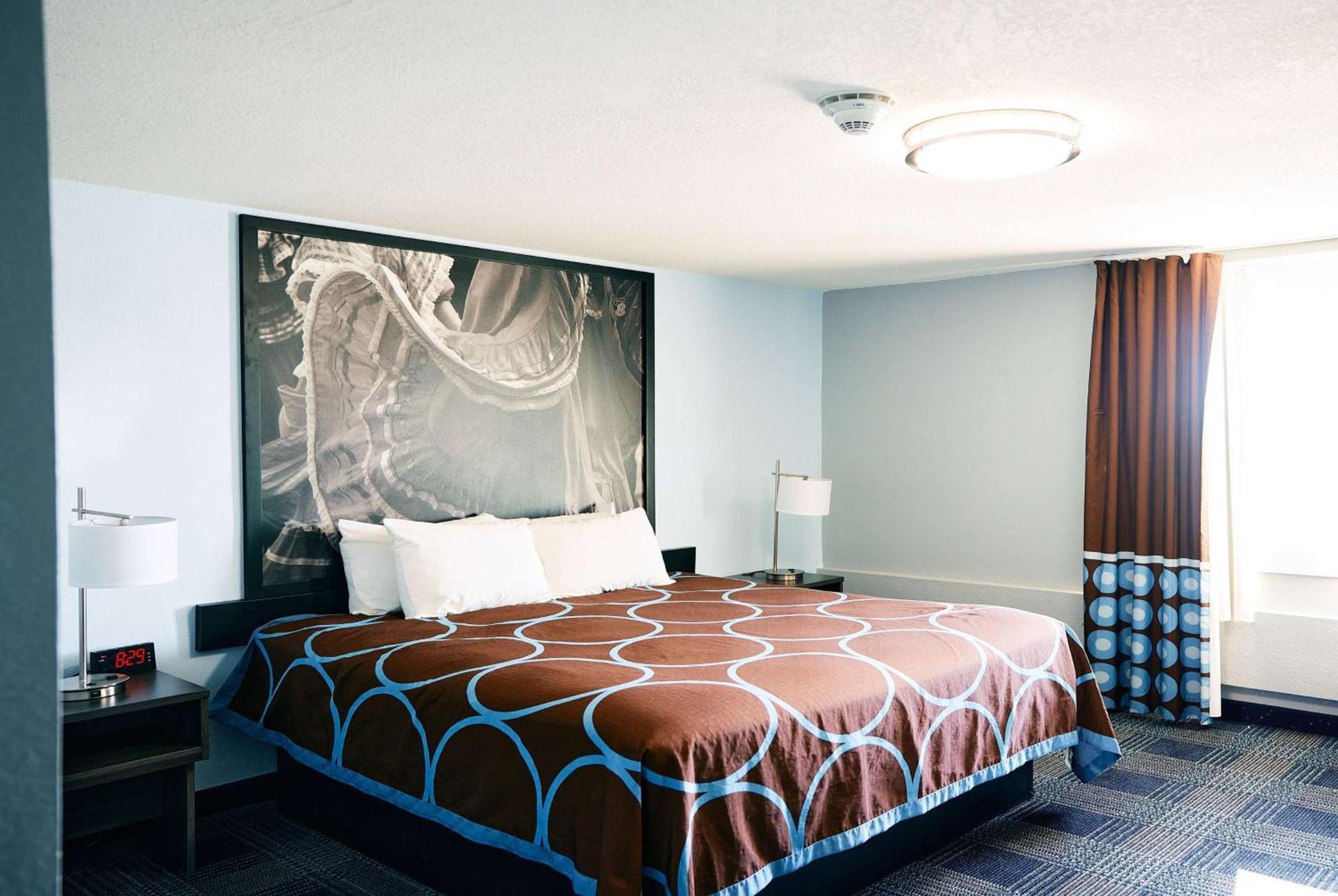 Super 8 by Wyndham Pueblo photo 29