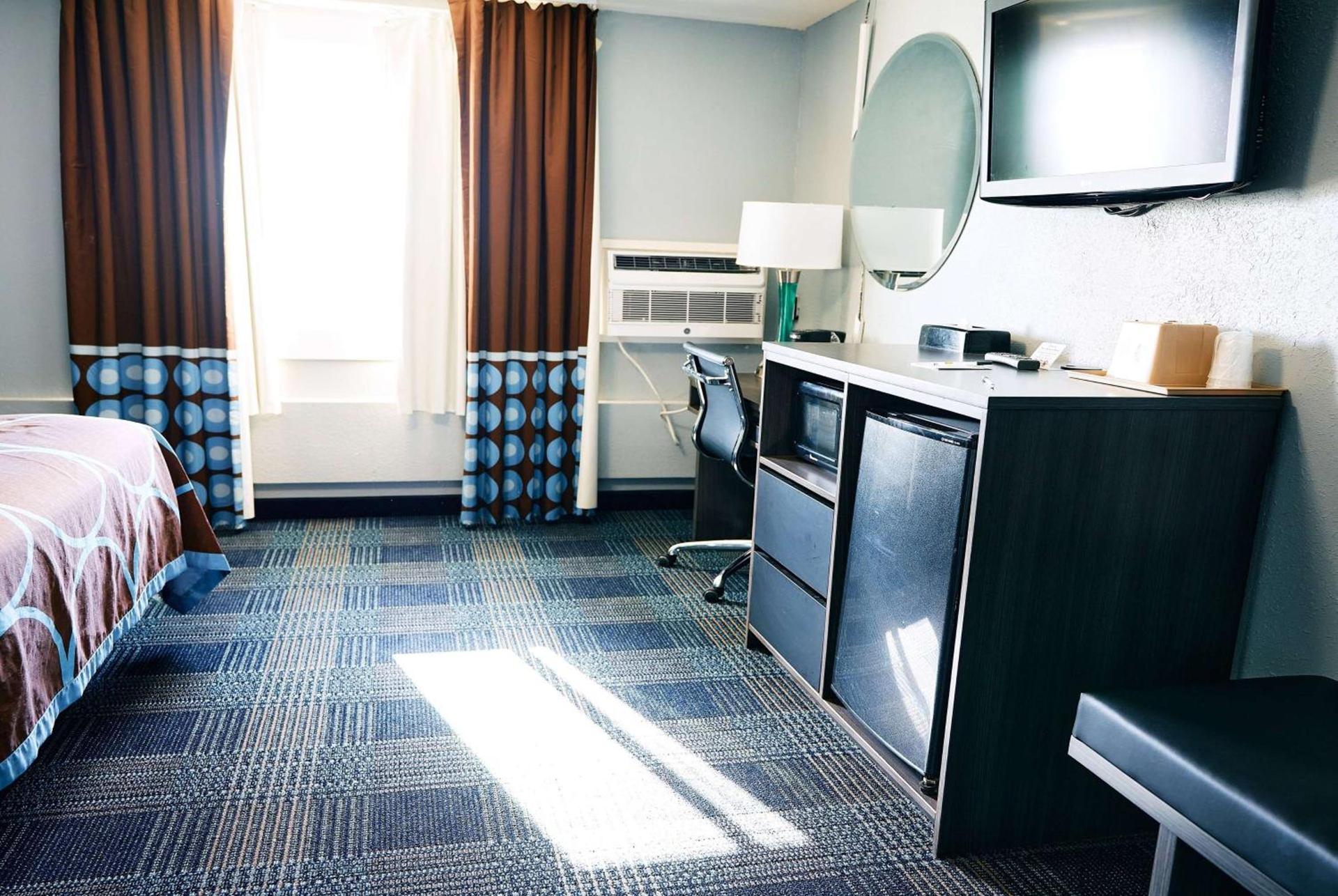 Super 8 by Wyndham Pueblo photo 30
