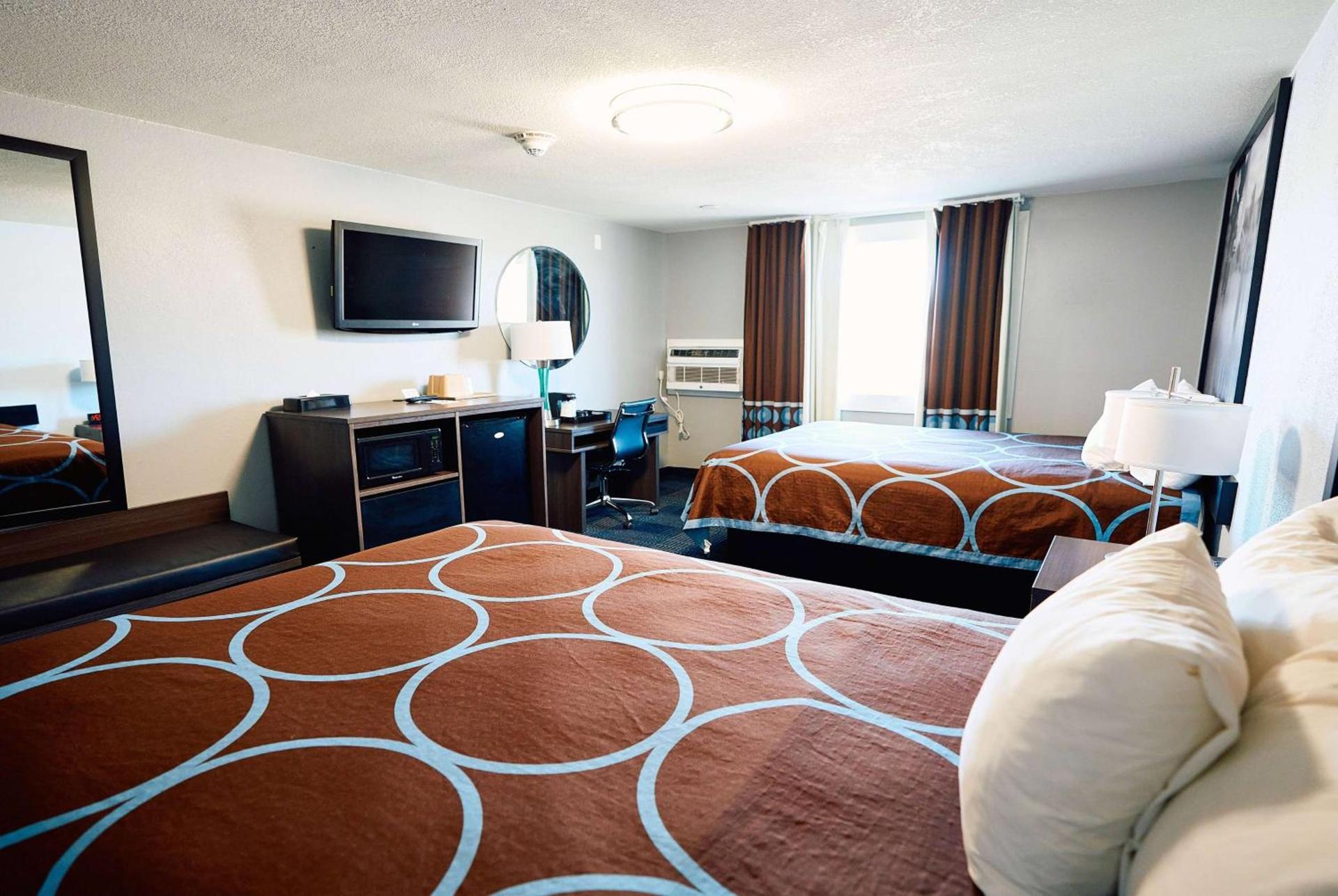 Super 8 by Wyndham Pueblo photo 34
