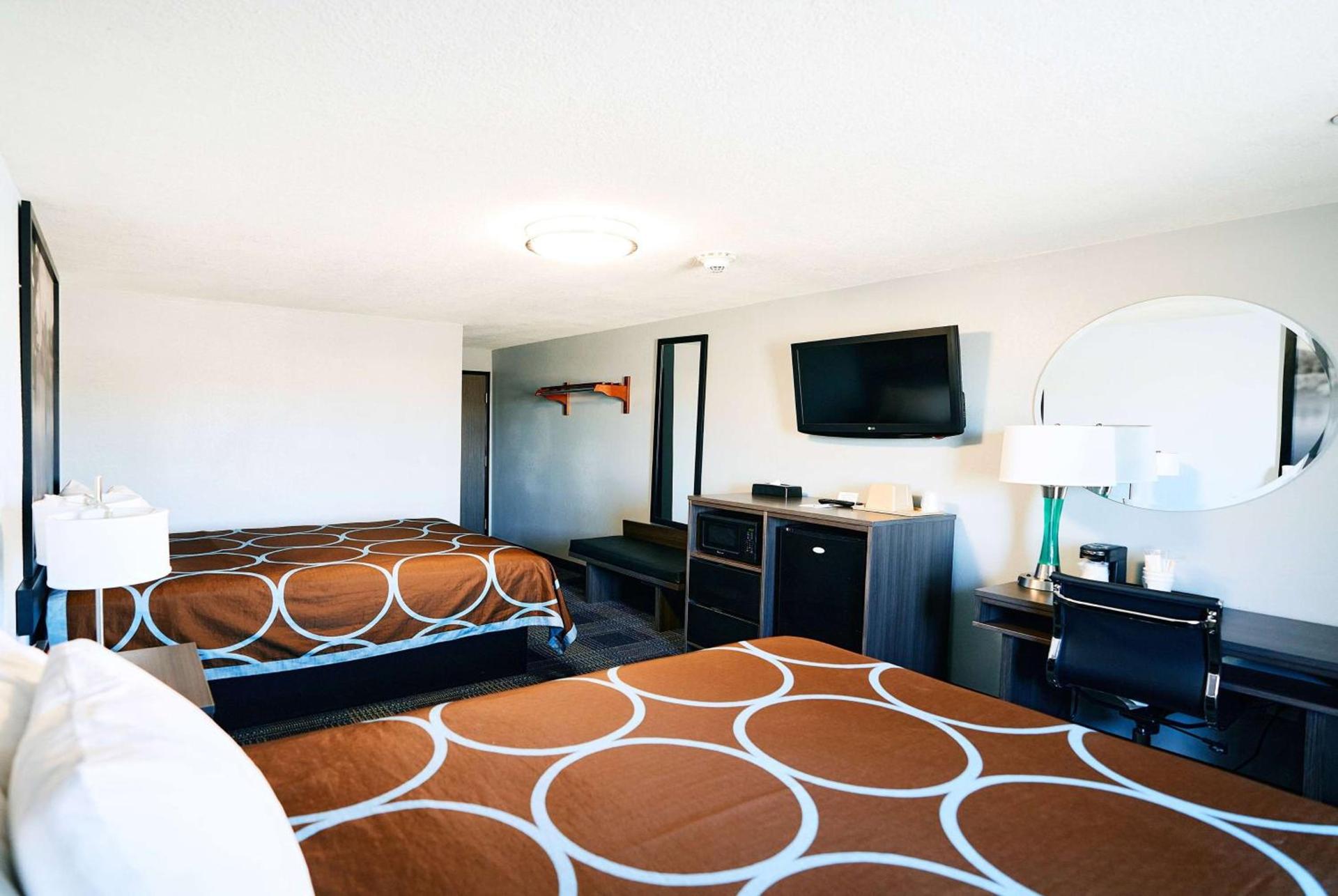 Super 8 by Wyndham Pueblo photo 33
