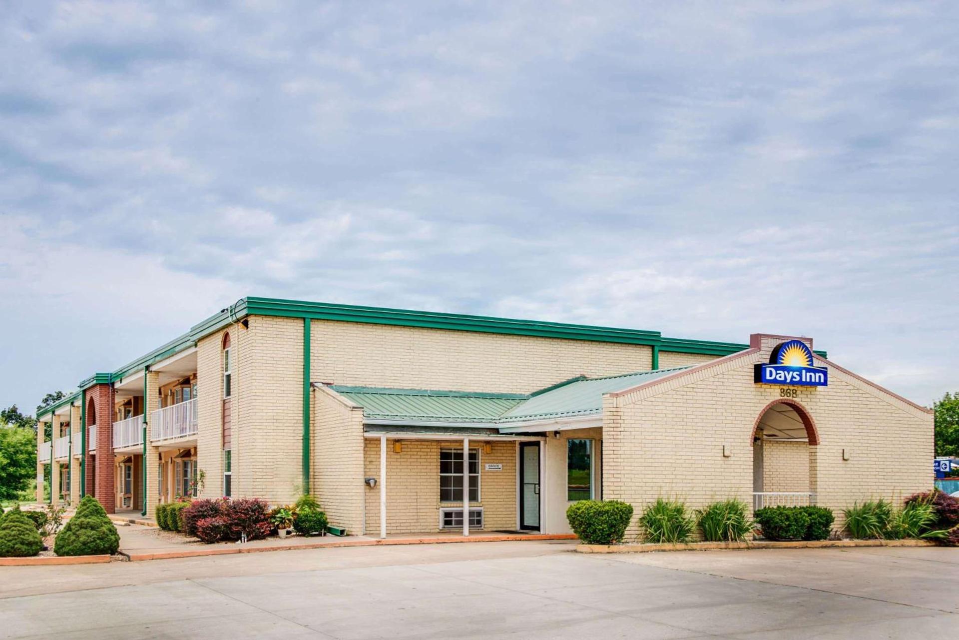 Days Inn by Wyndham Monett photo 1