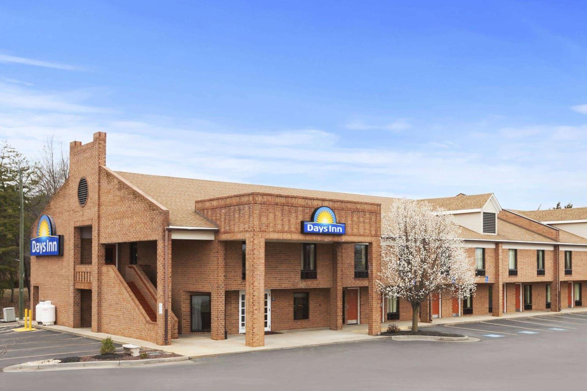 Days Inn by Wyndham Farmville — hotel in Farmville