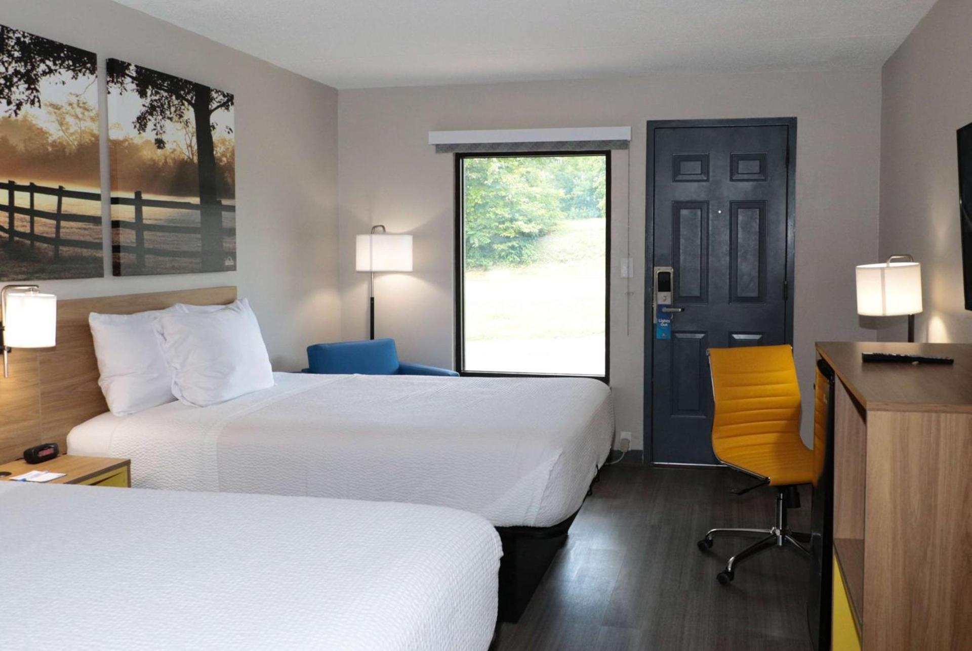 Days Inn by Wyndham Farmville photo 9