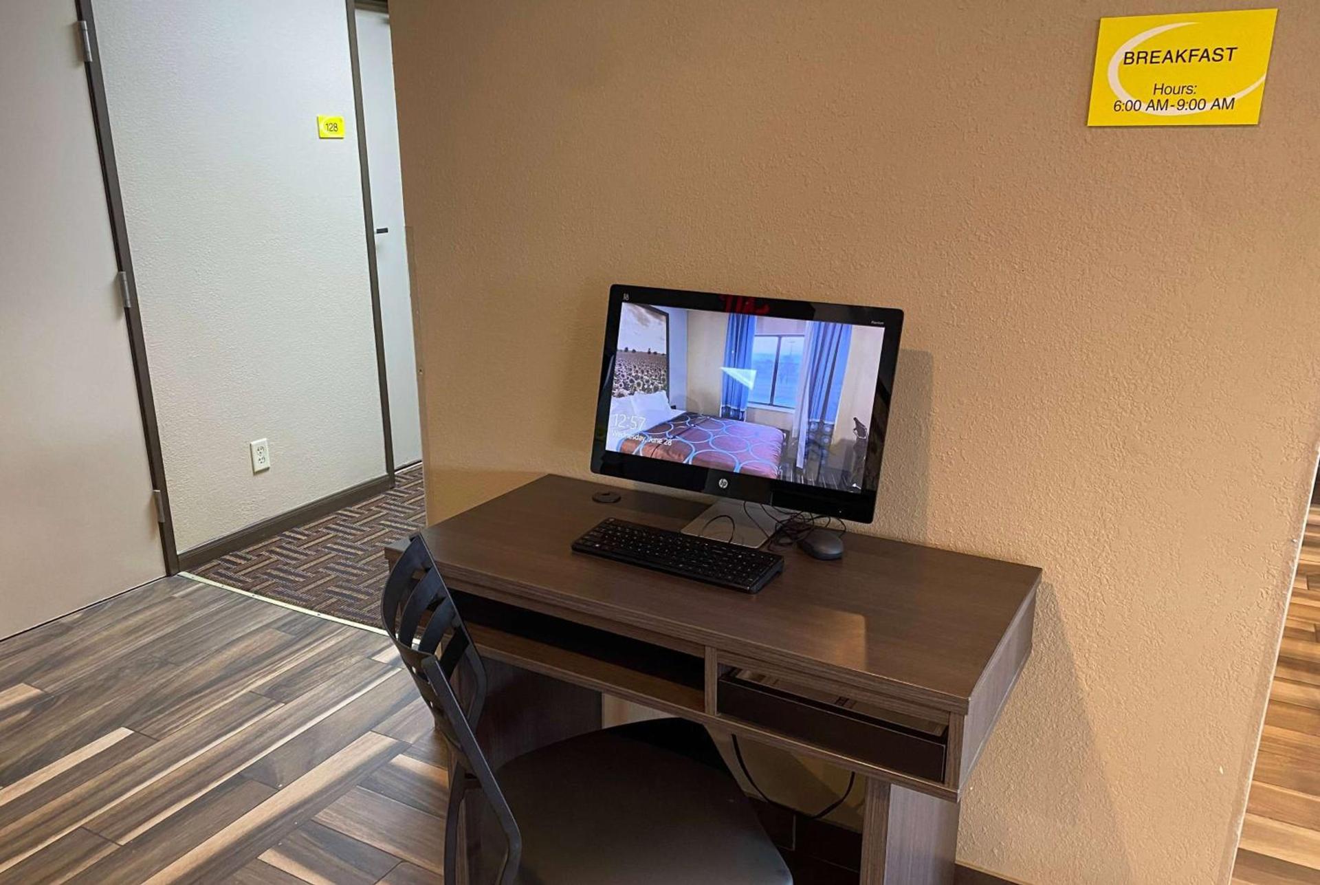 Super 8 by Wyndham Independence KS photo 22