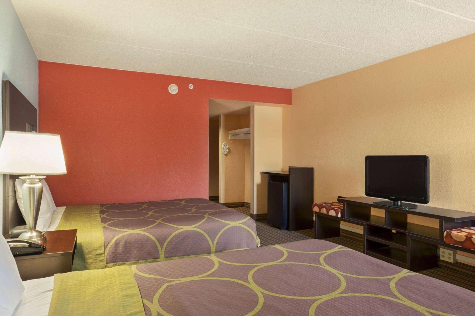 Super 8 by Wyndham Mount Laurel photo 9