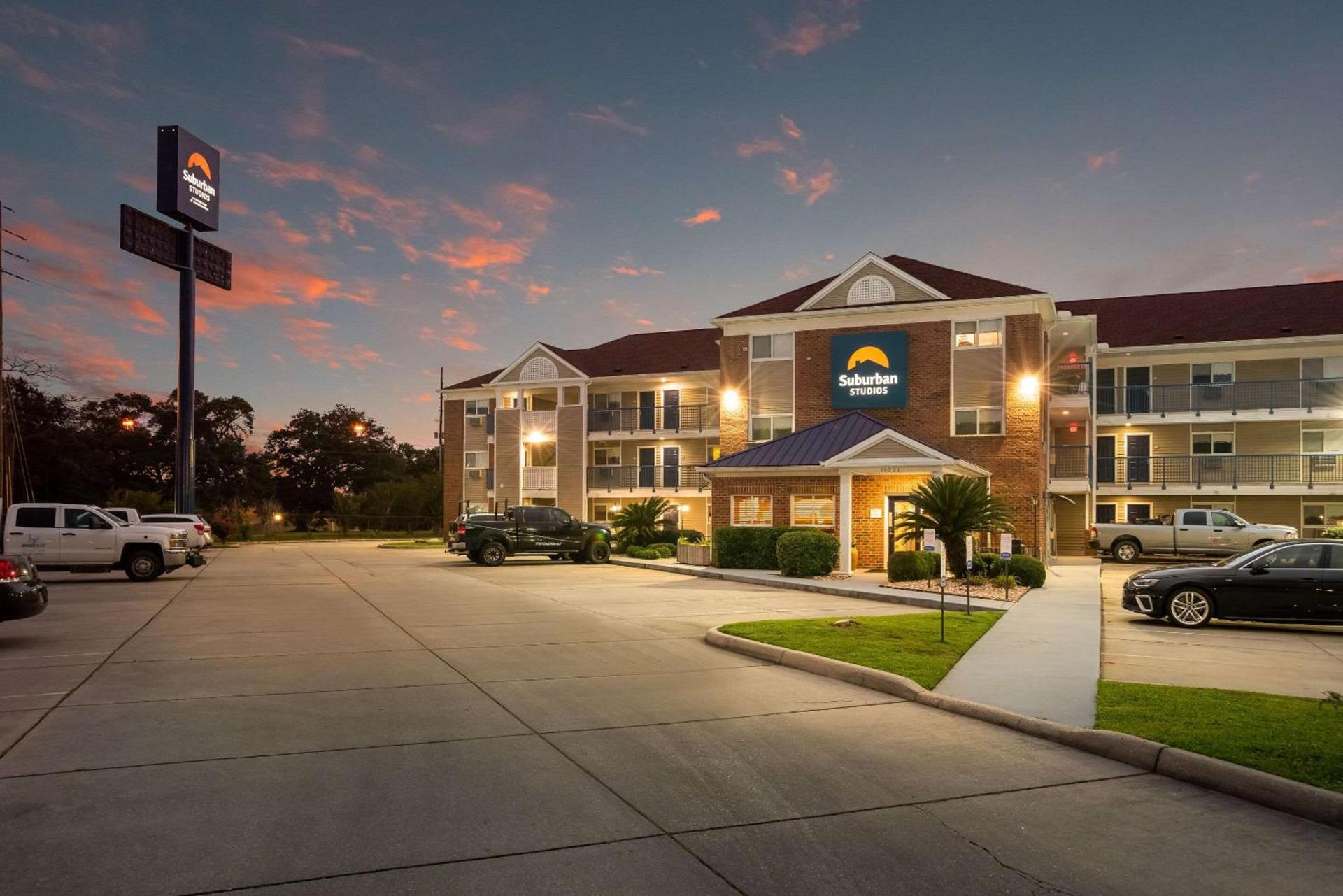 Suburban Studios Biloxi North Area photo 2