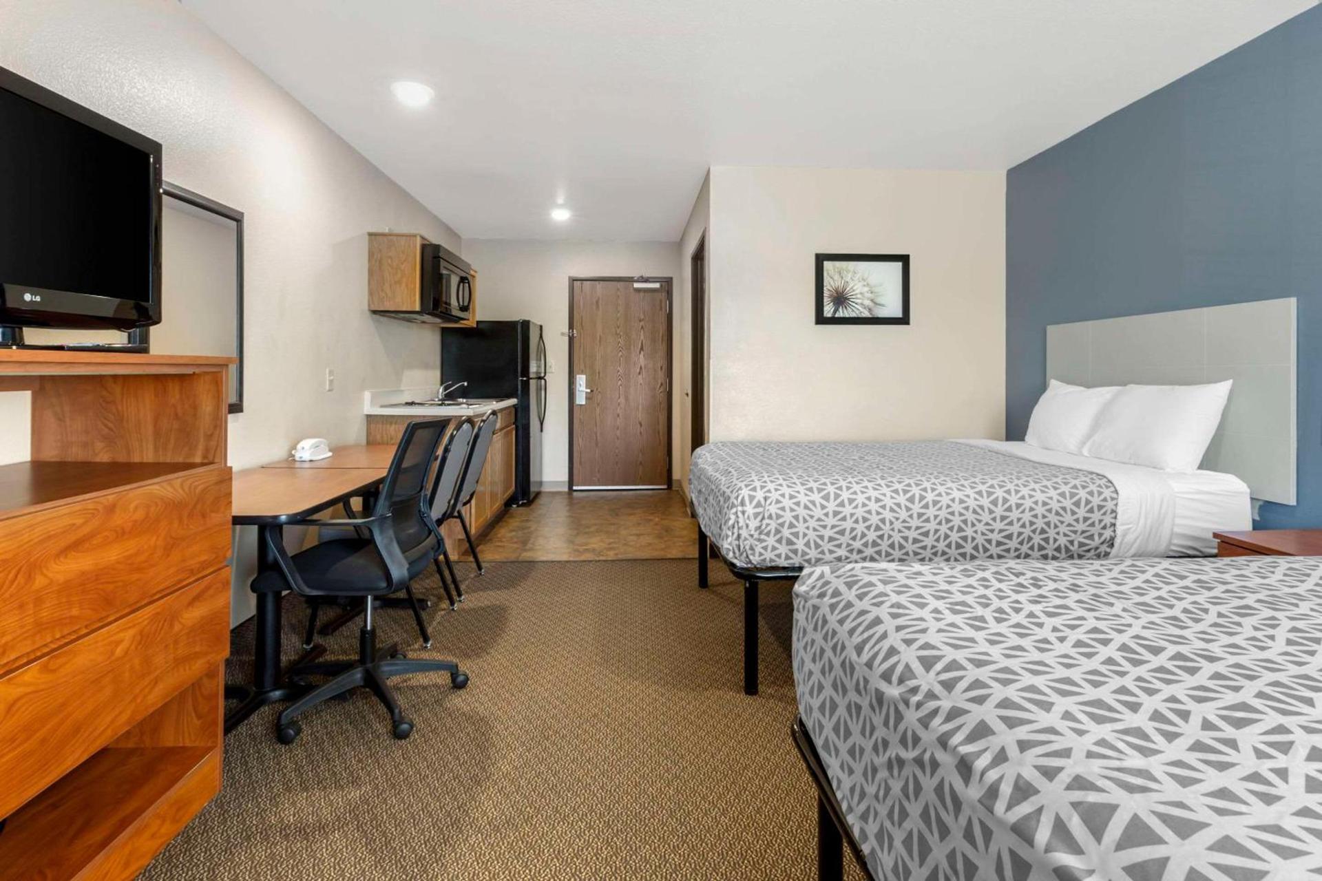 WoodSpring Suites Raleigh Garner photo 1