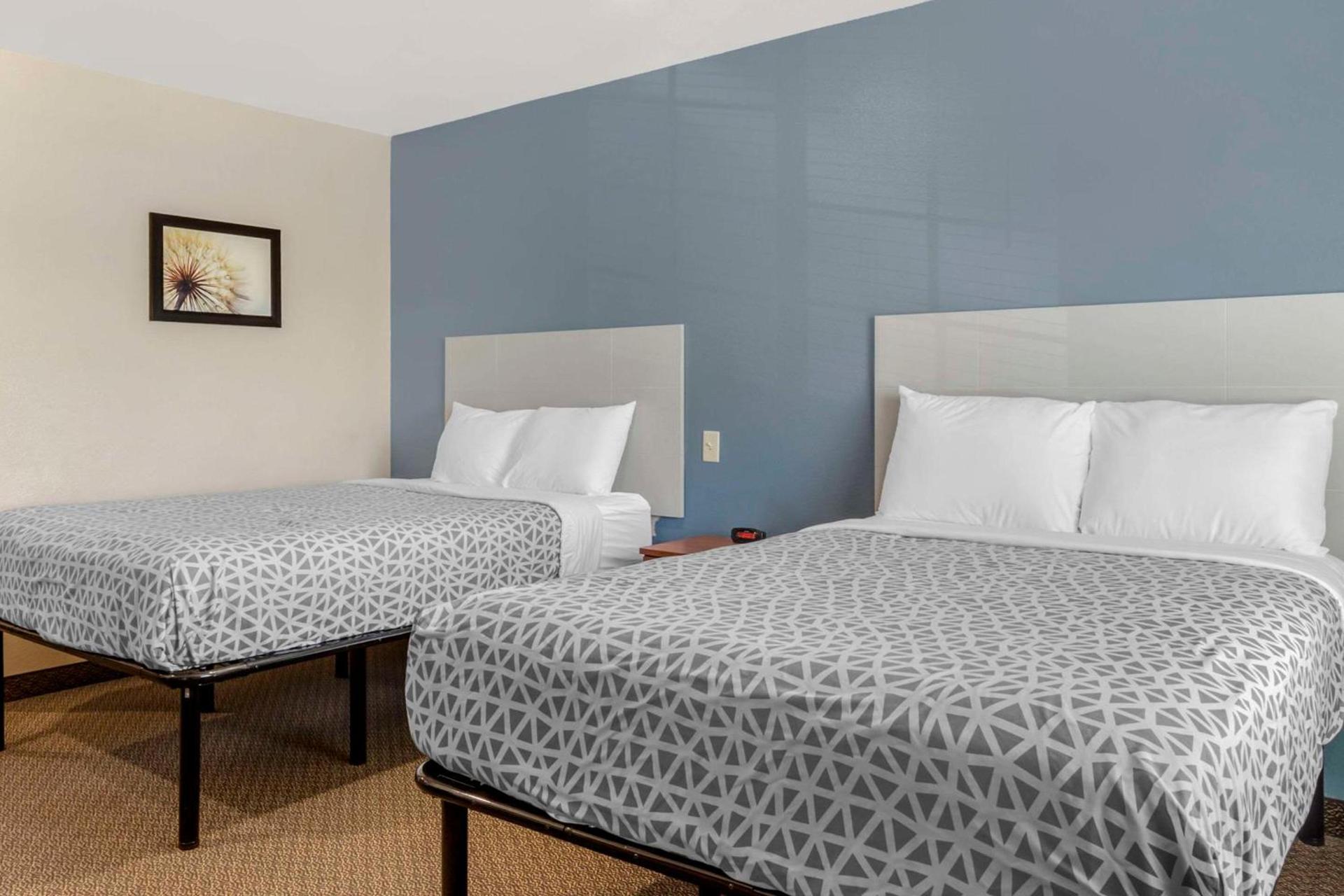 WoodSpring Suites Raleigh Garner photo 18