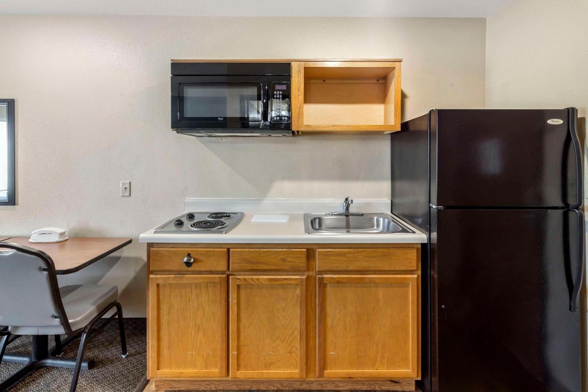 WoodSpring Suites Raleigh Garner photo 14