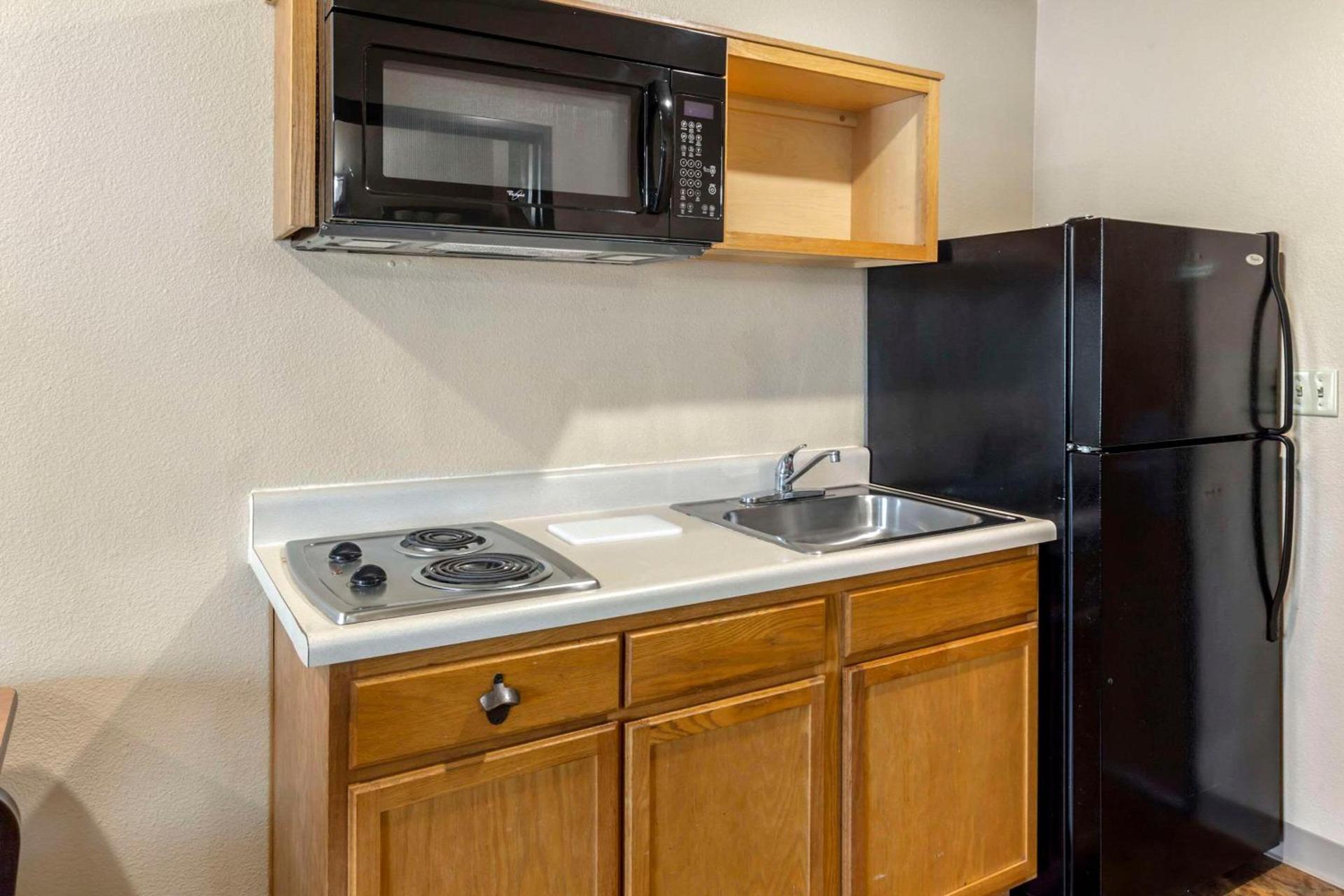 WoodSpring Suites Raleigh Garner photo 7